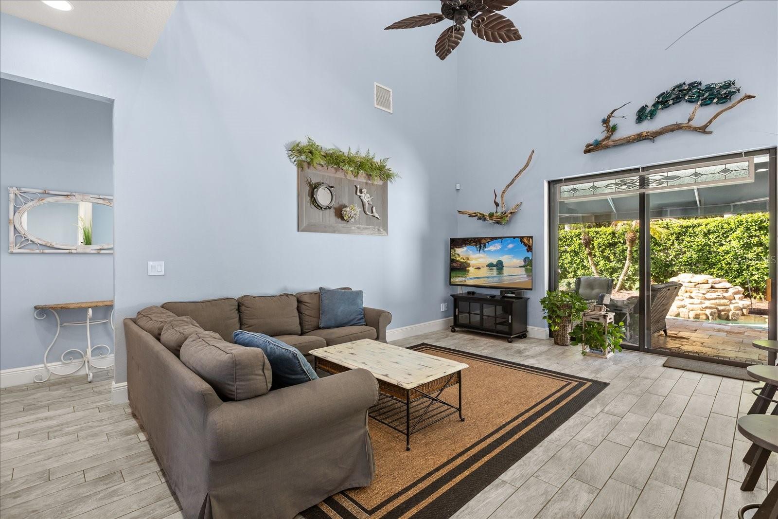 Image 13 of 36 For 200 Vine Street