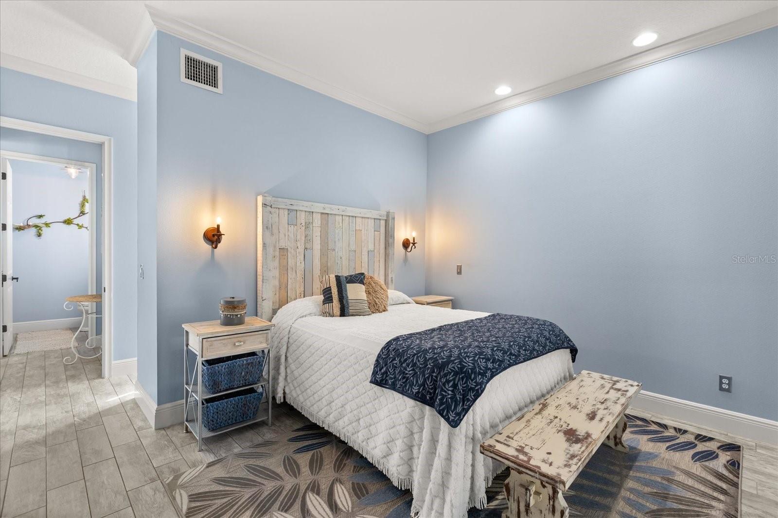 Image 16 of 36 For 200 Vine Street