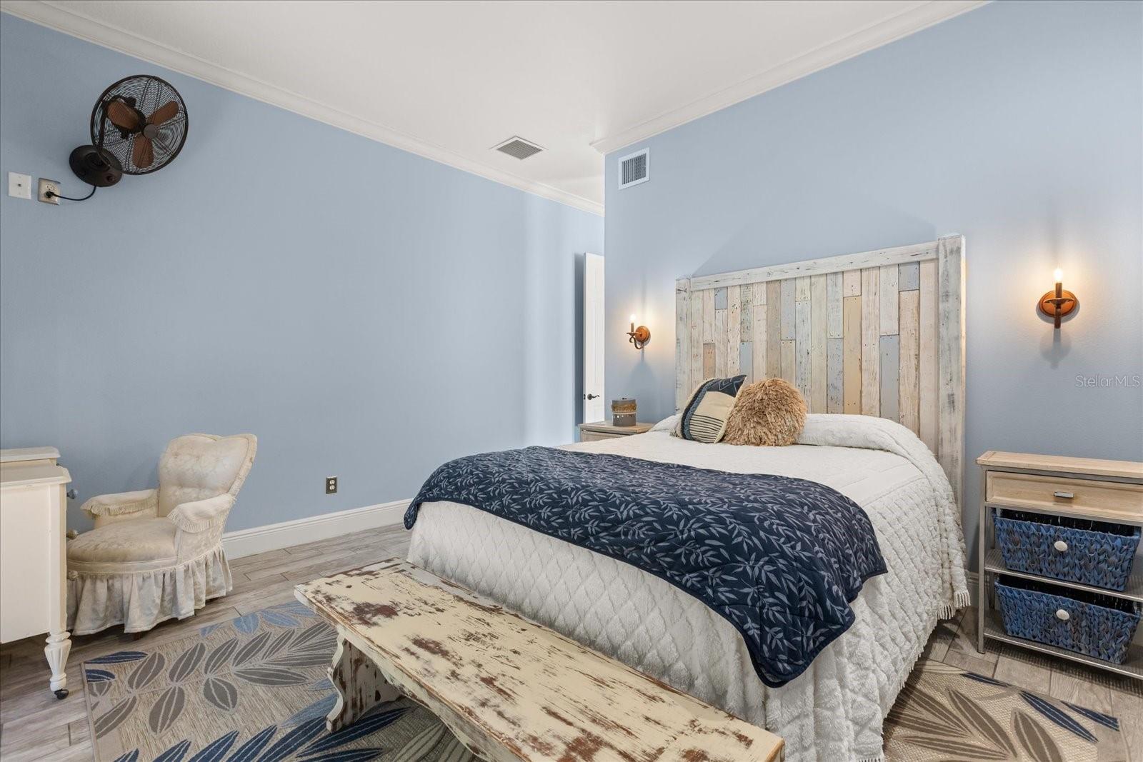 Image 18 of 36 For 200 Vine Street