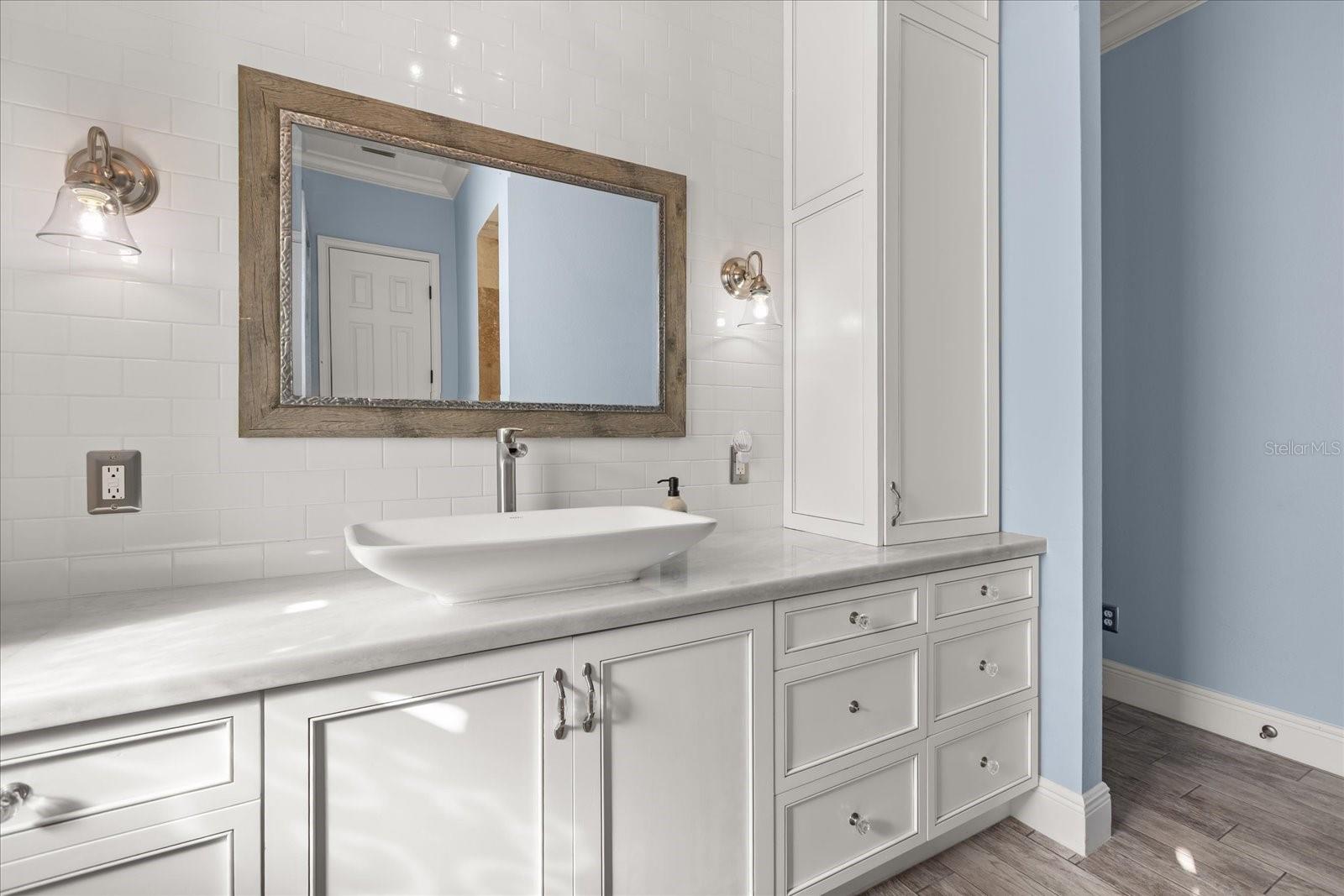 Image 20 of 36 For 200 Vine Street