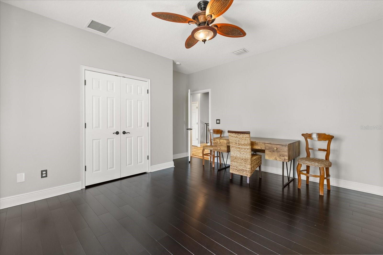 Image 23 of 36 For 200 Vine Street