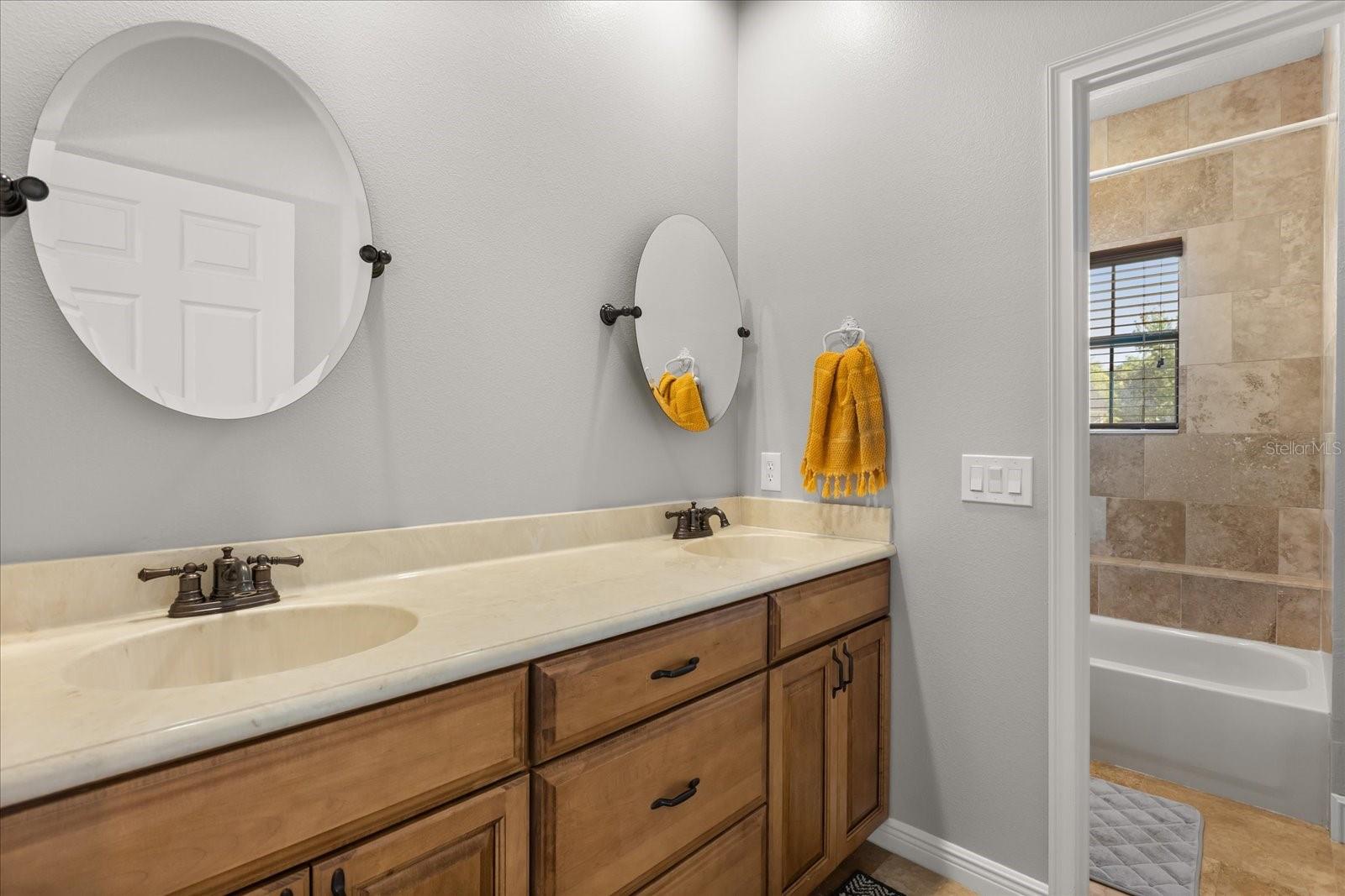 Image 24 of 36 For 200 Vine Street