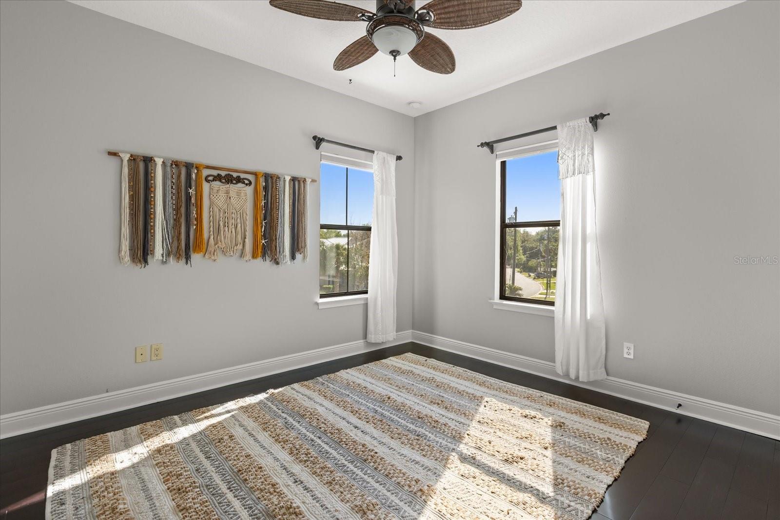 Image 26 of 36 For 200 Vine Street