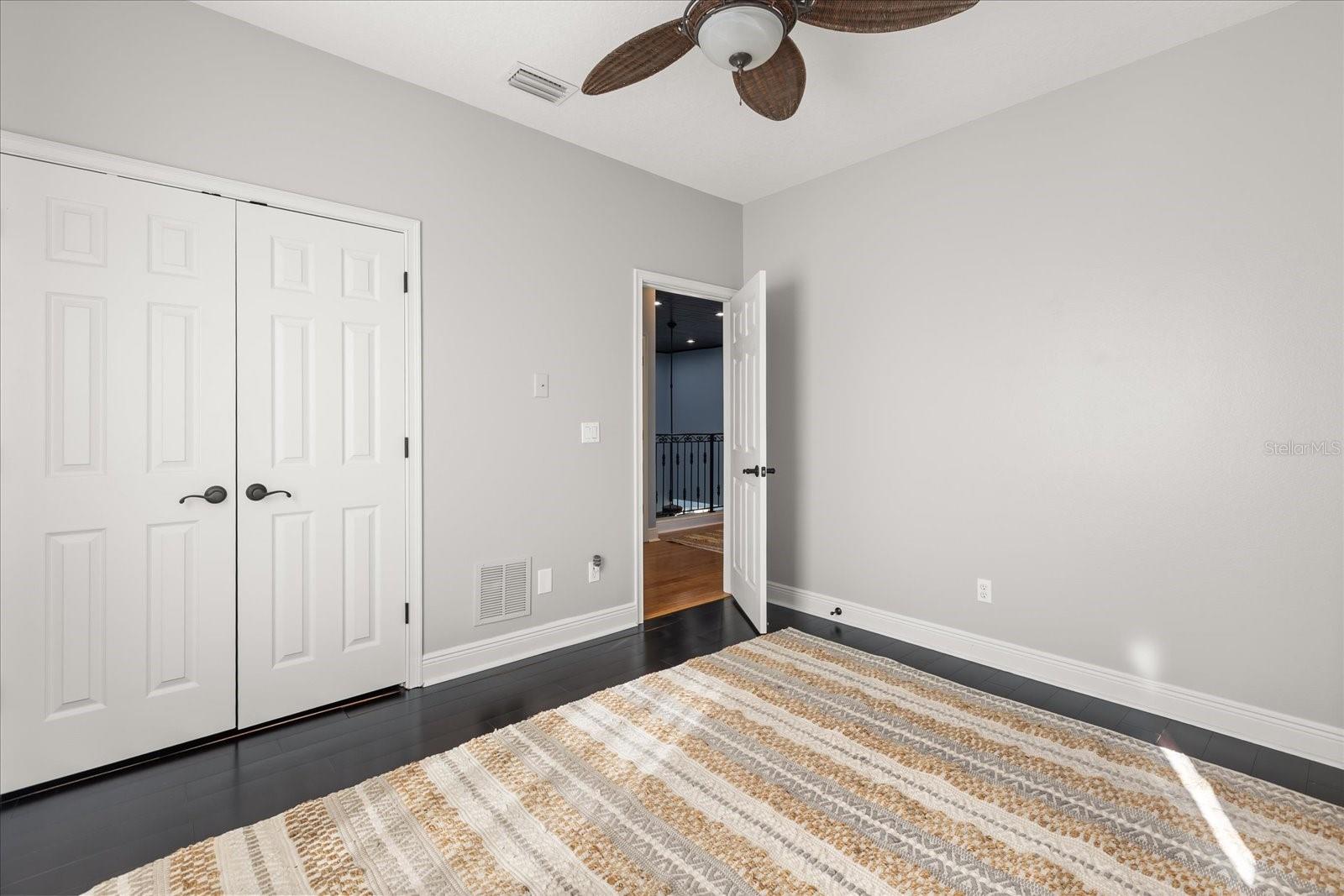 Image 27 of 36 For 200 Vine Street