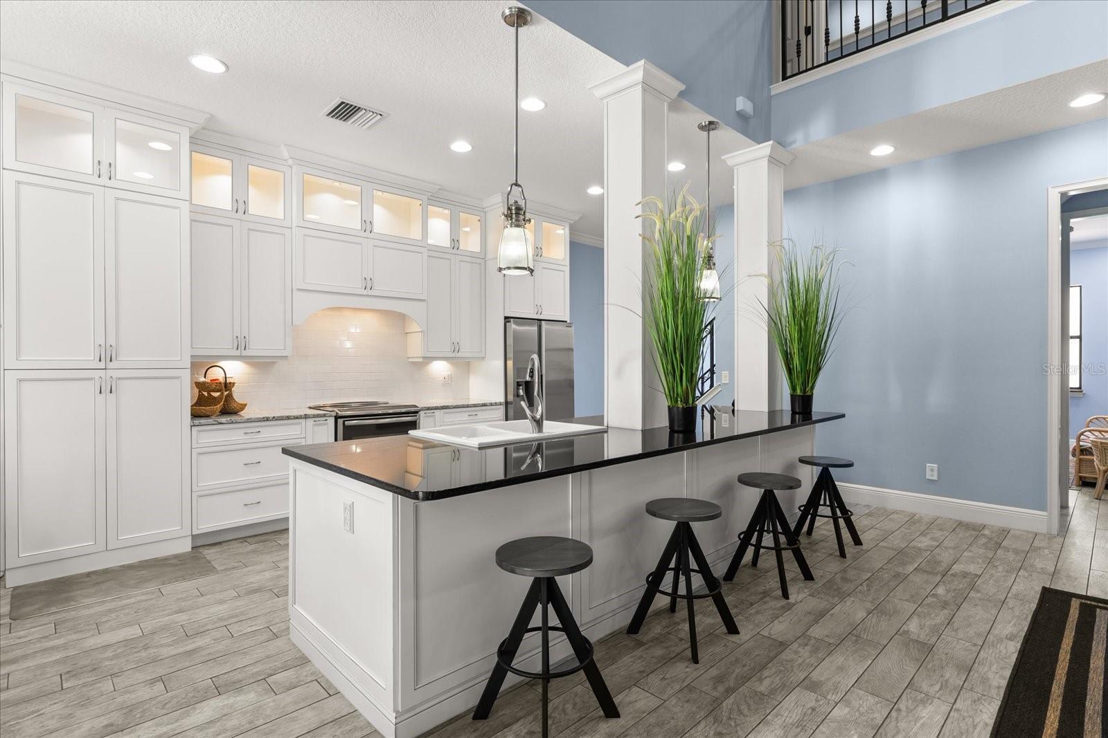 Image 8 of 36 For 200 Vine Street