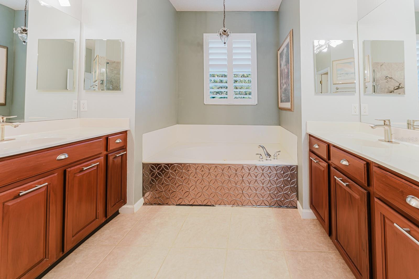 Image 18 of 39 For 3645 Rochelle Lane