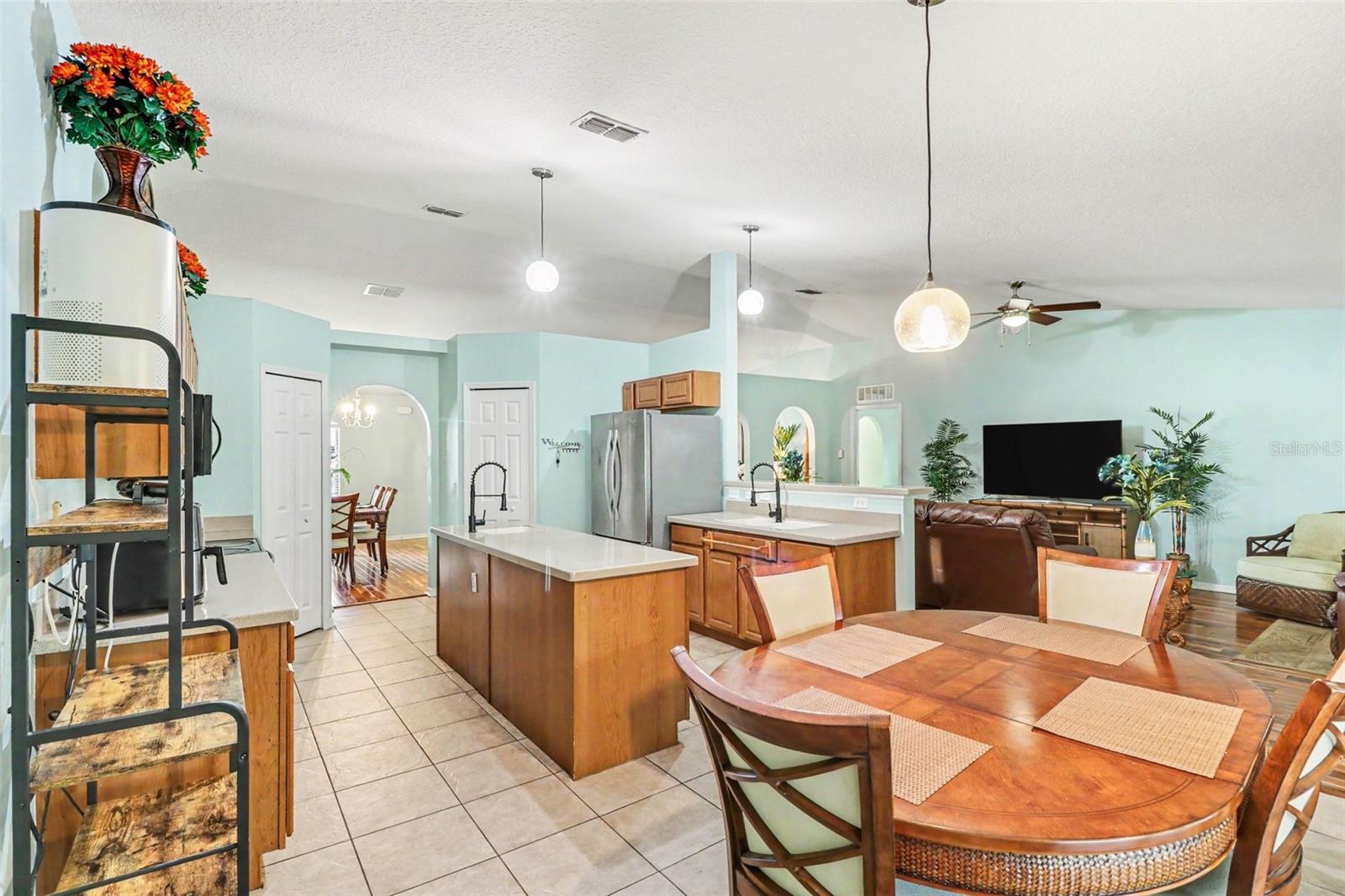 Image 12 of 31 For 100 Festive Court