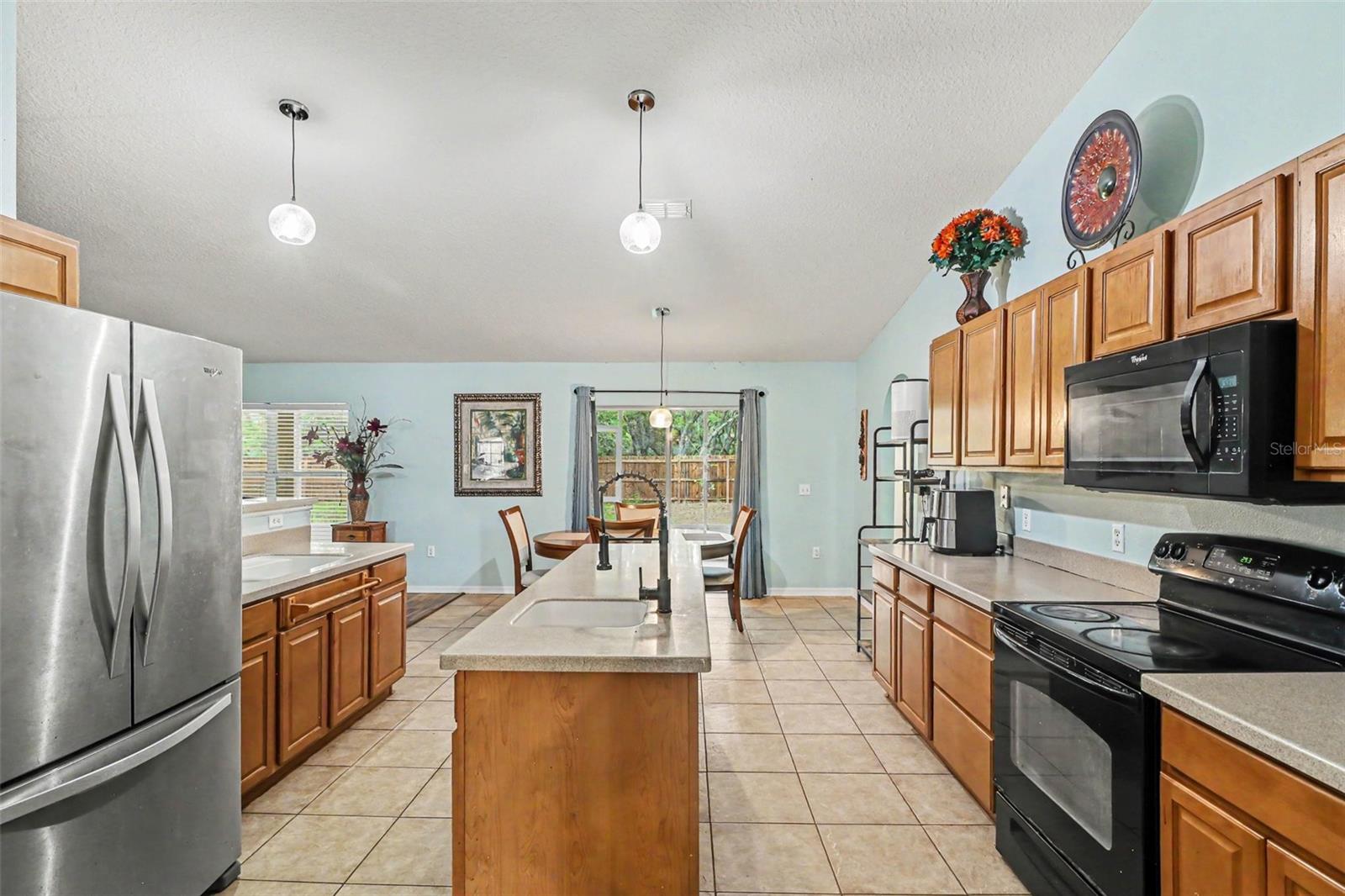 Image 13 of 31 For 100 Festive Court