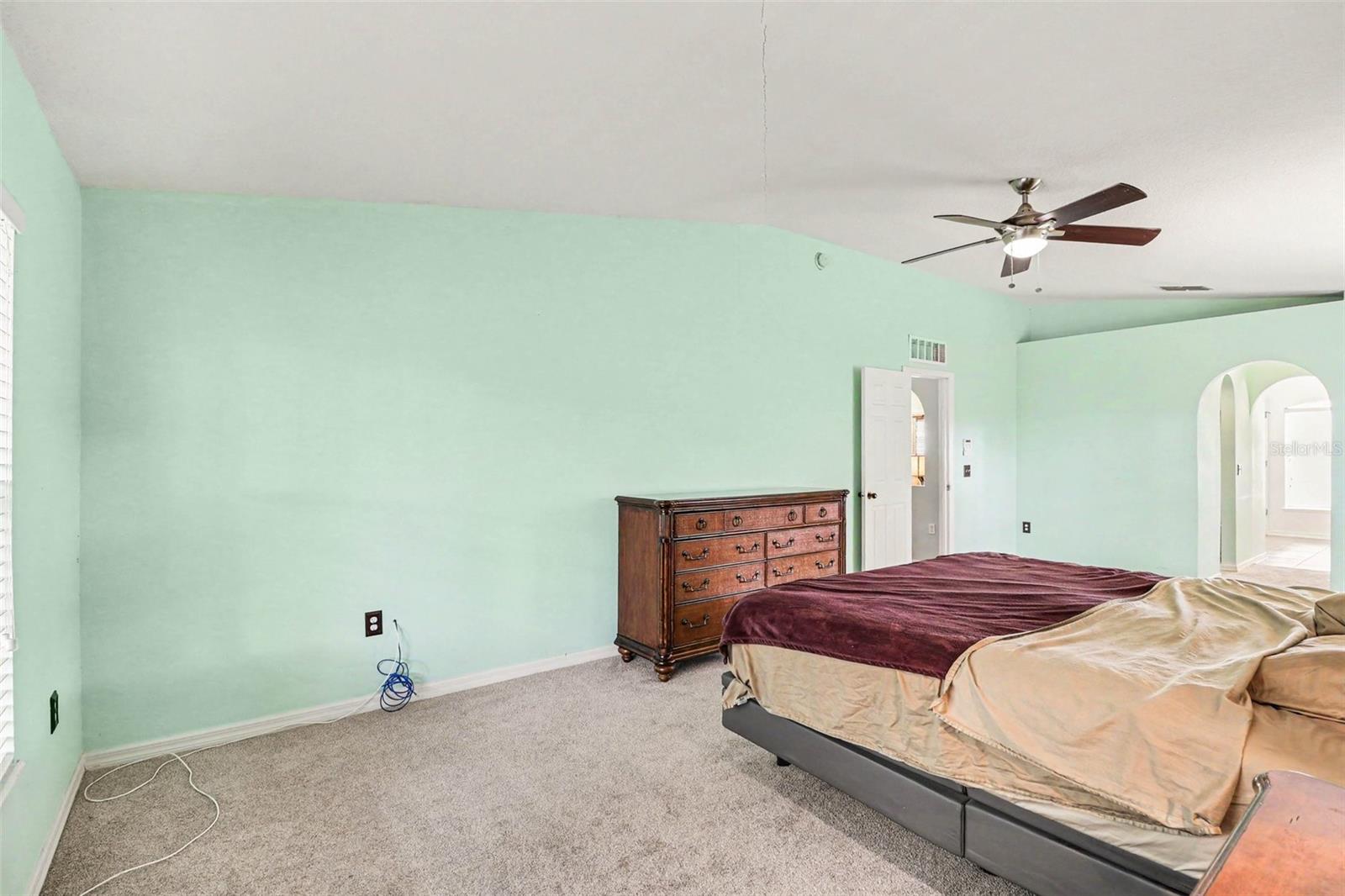 Image 15 of 31 For 100 Festive Court