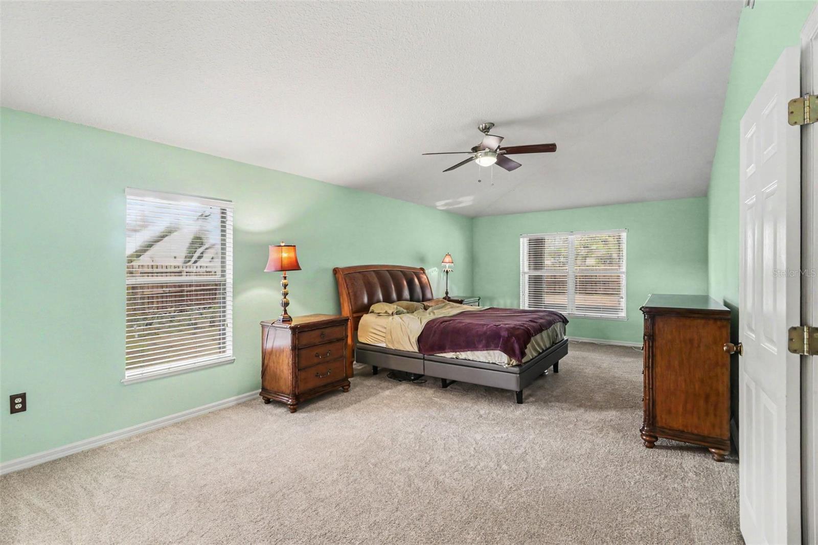 Image 16 of 31 For 100 Festive Court