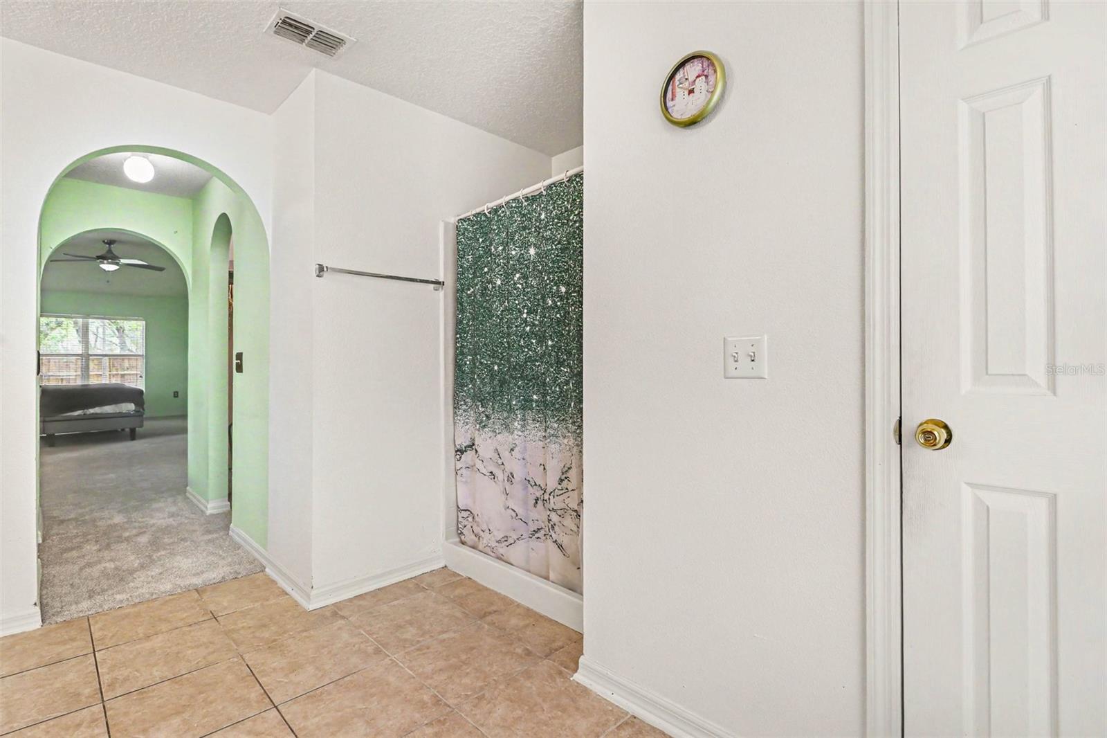 Image 20 of 31 For 100 Festive Court