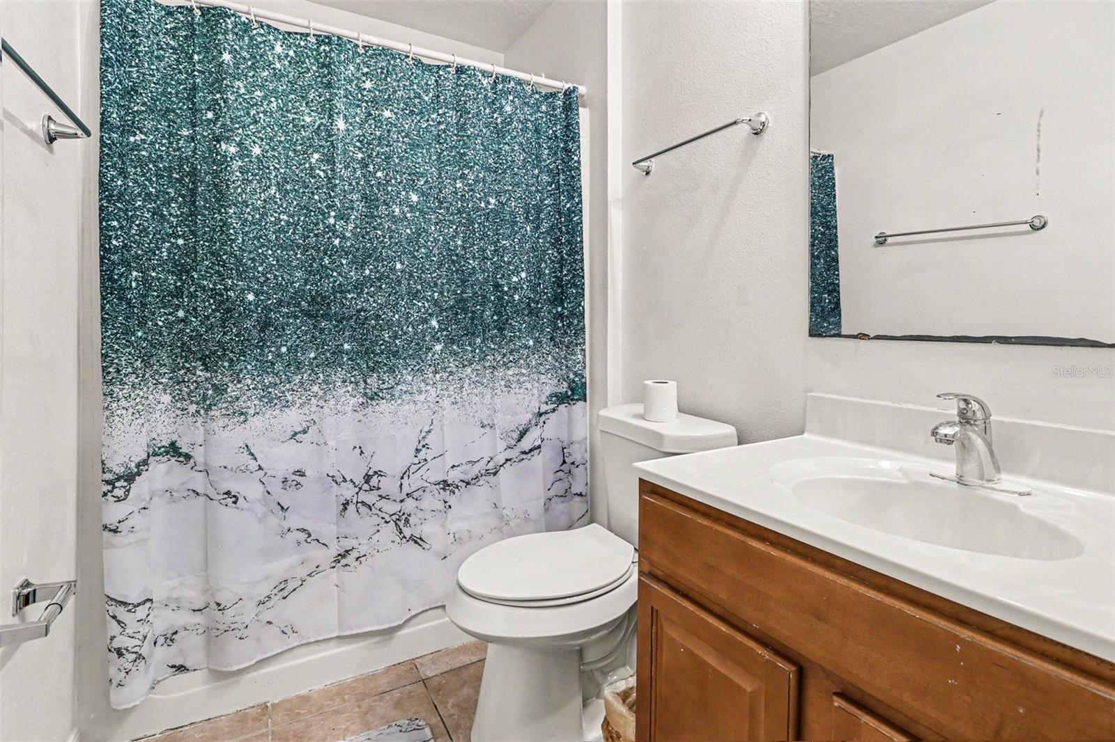 Image 21 of 31 For 100 Festive Court