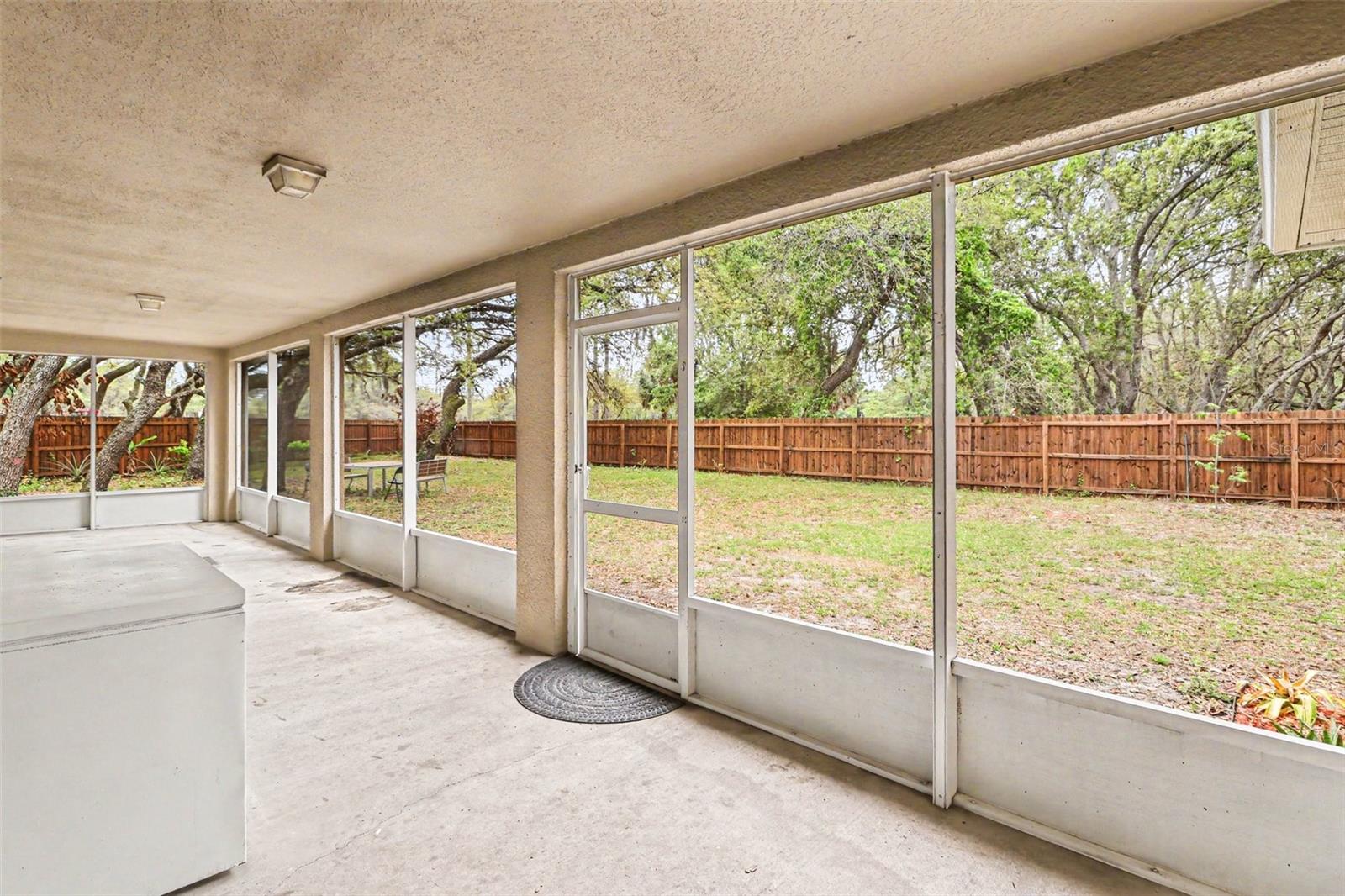 Image 24 of 31 For 100 Festive Court