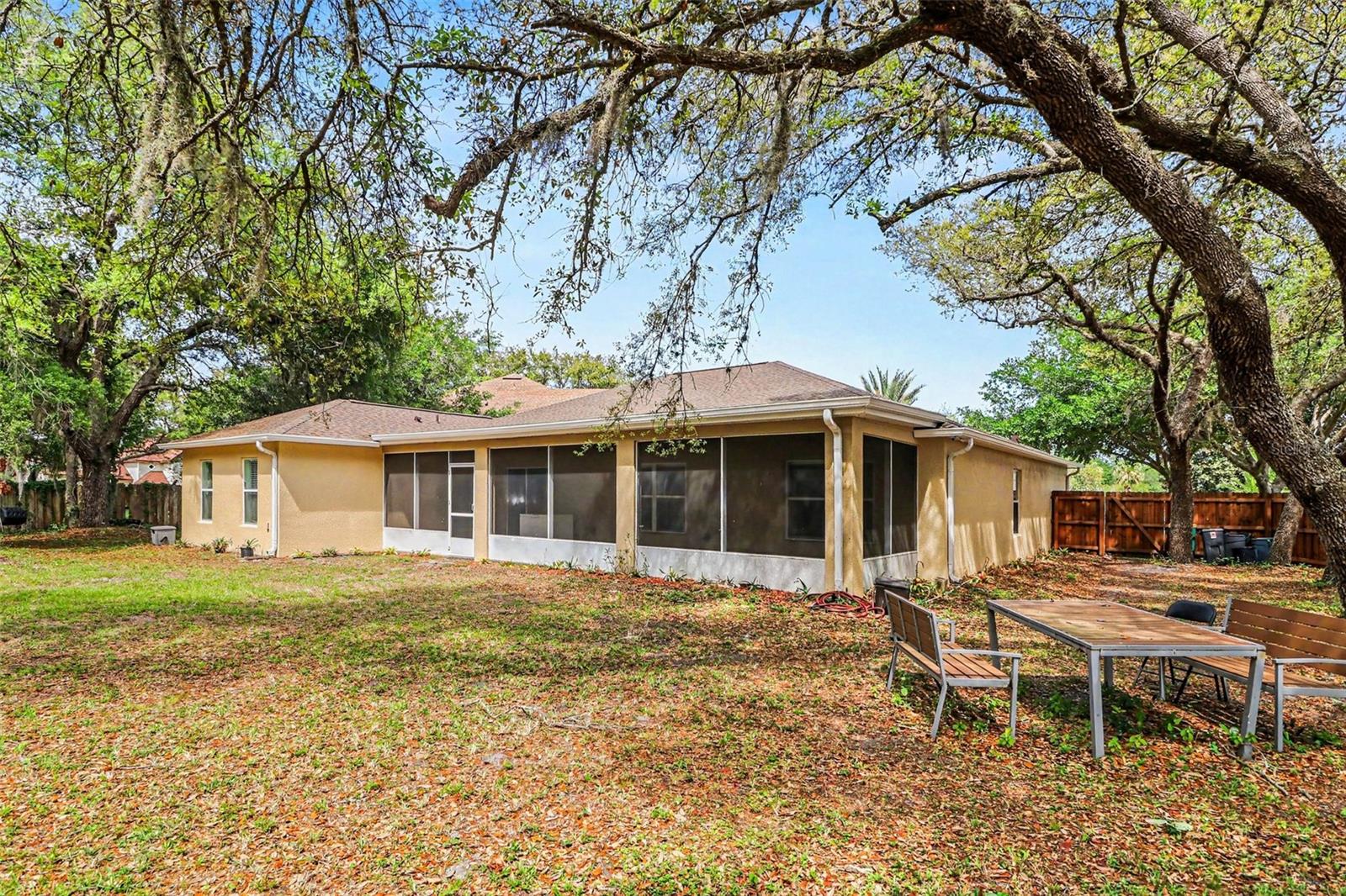 Image 25 of 31 For 100 Festive Court