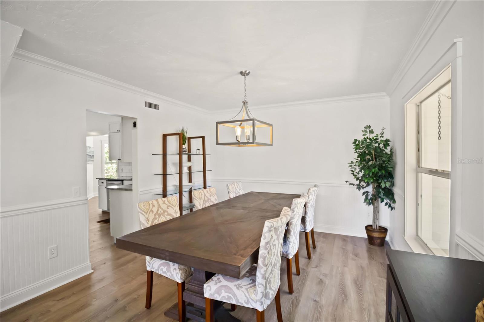 Image 10 of 41 For 7447 Hawkins Road