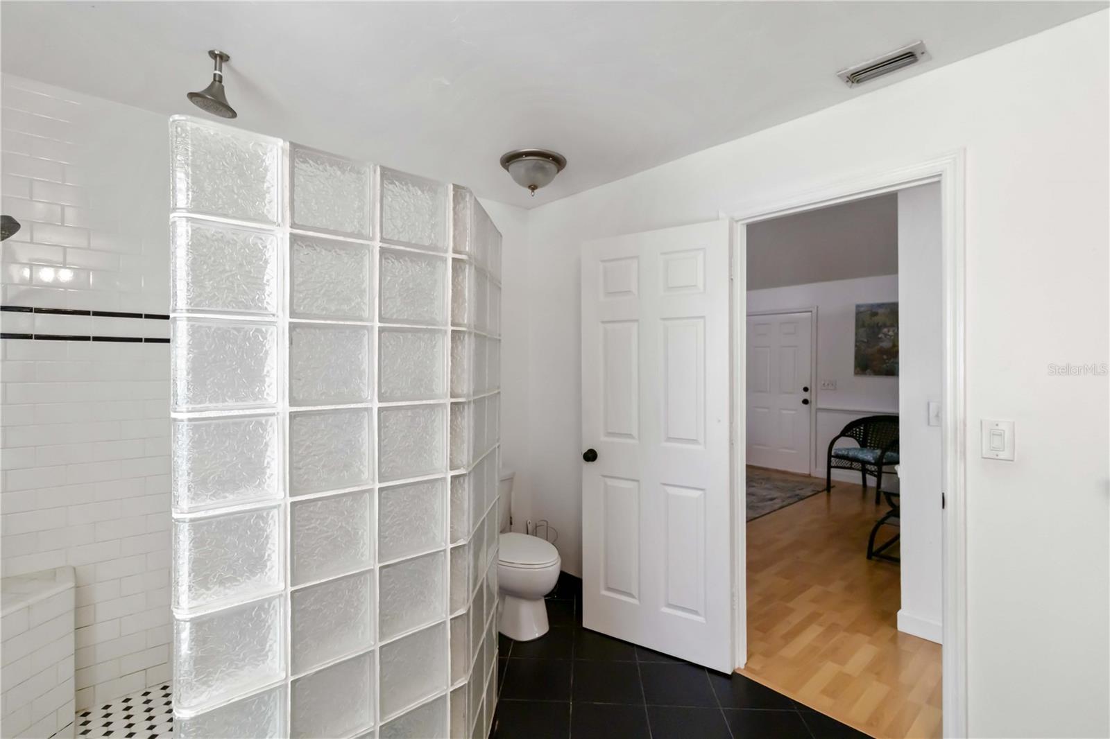 Image 17 of 41 For 7447 Hawkins Road