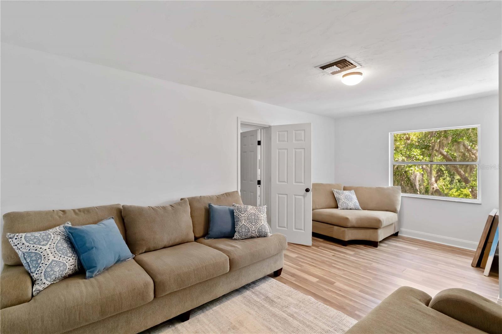 Image 21 of 41 For 7447 Hawkins Road