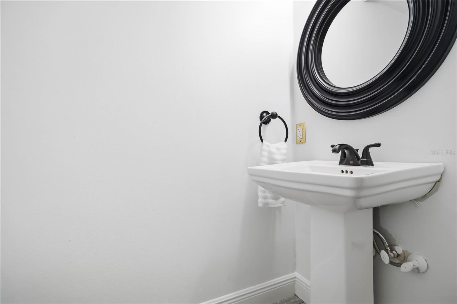 Image 30 of 41 For 7447 Hawkins Road