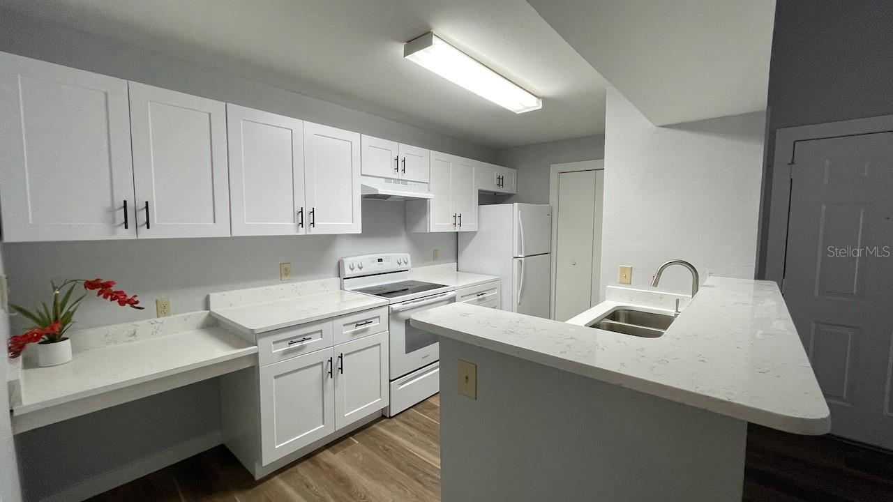 Image 4 of 28 For 4225 Thornbriar Lane 201