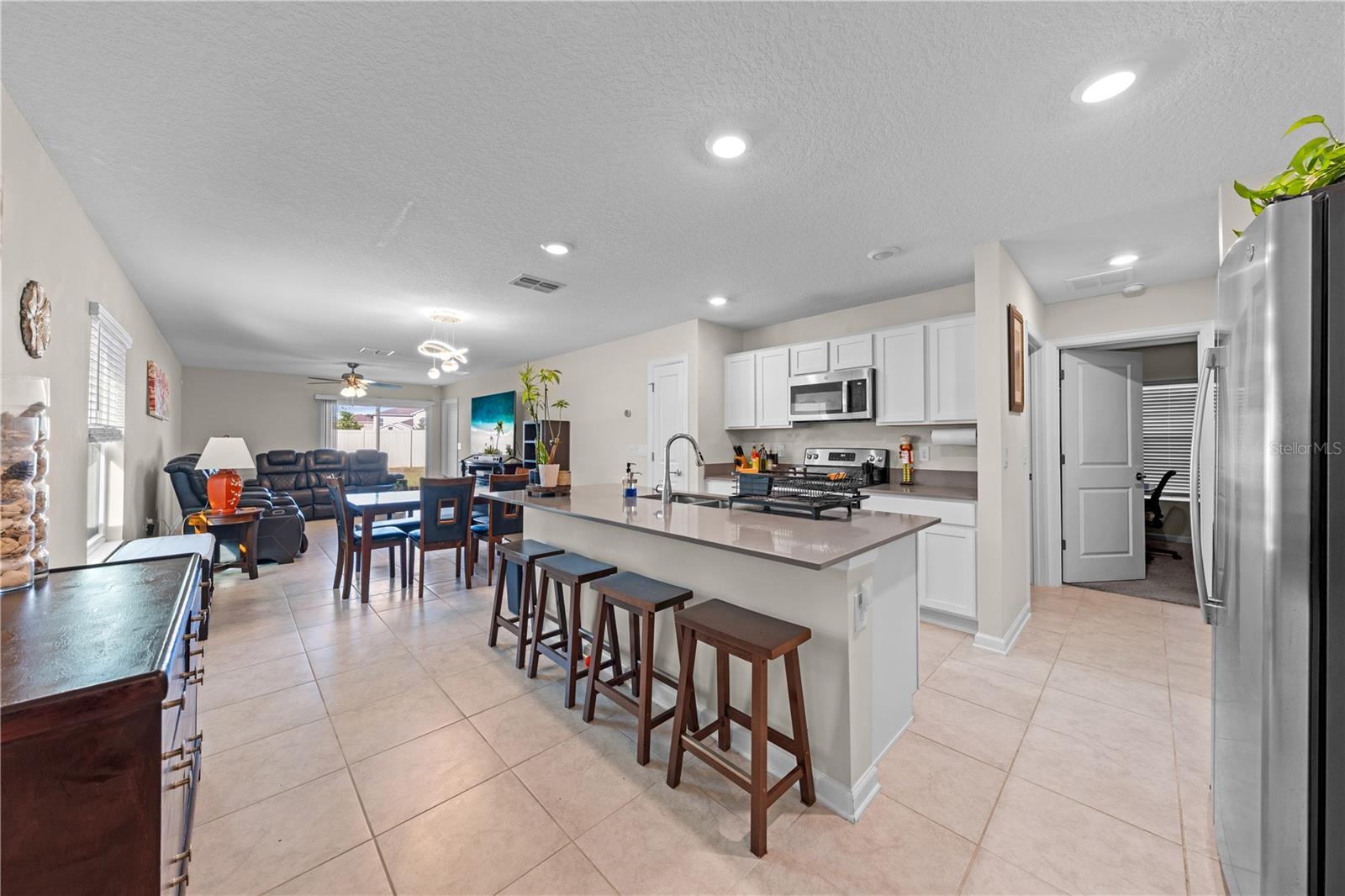 Listing photo id 9 for 1988 Traverse Way