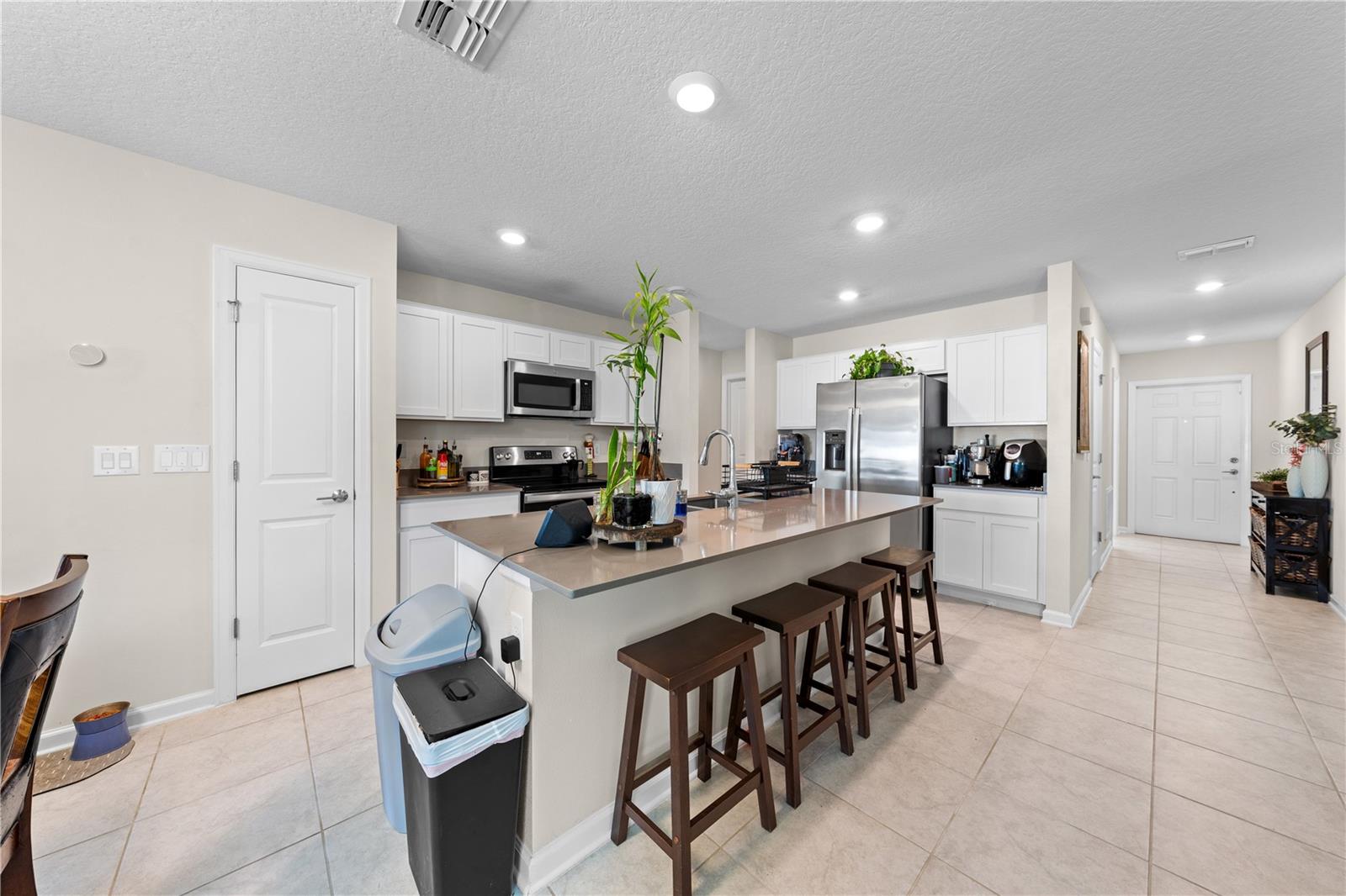 Listing photo id 10 for 1988 Traverse Way