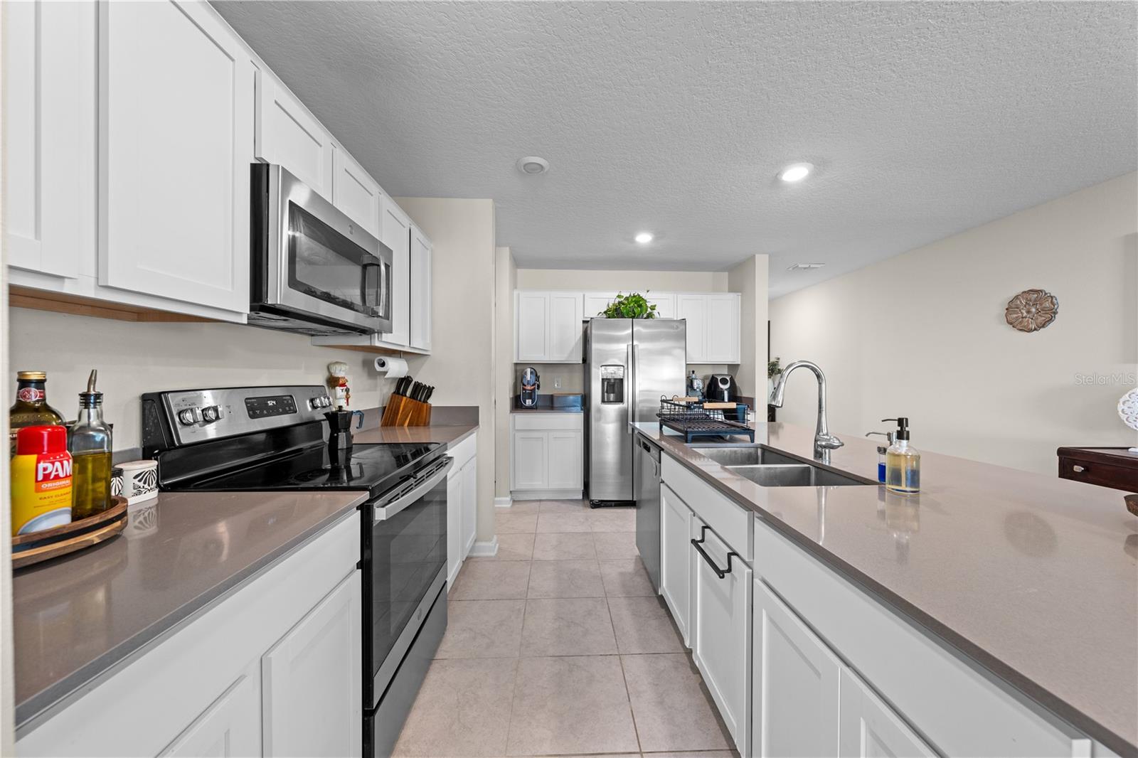 Listing photo id 11 for 1988 Traverse Way