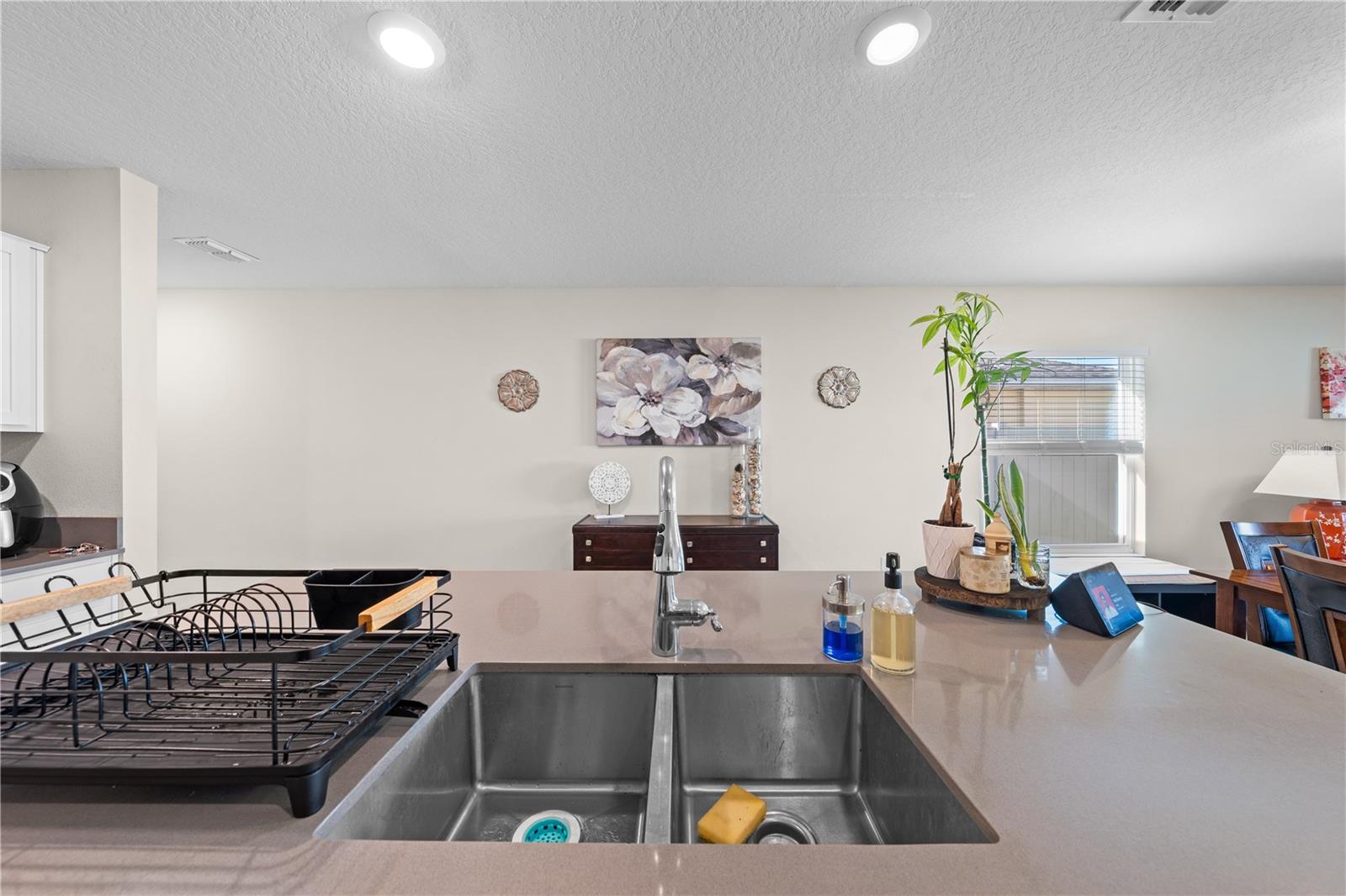 Listing photo id 12 for 1988 Traverse Way