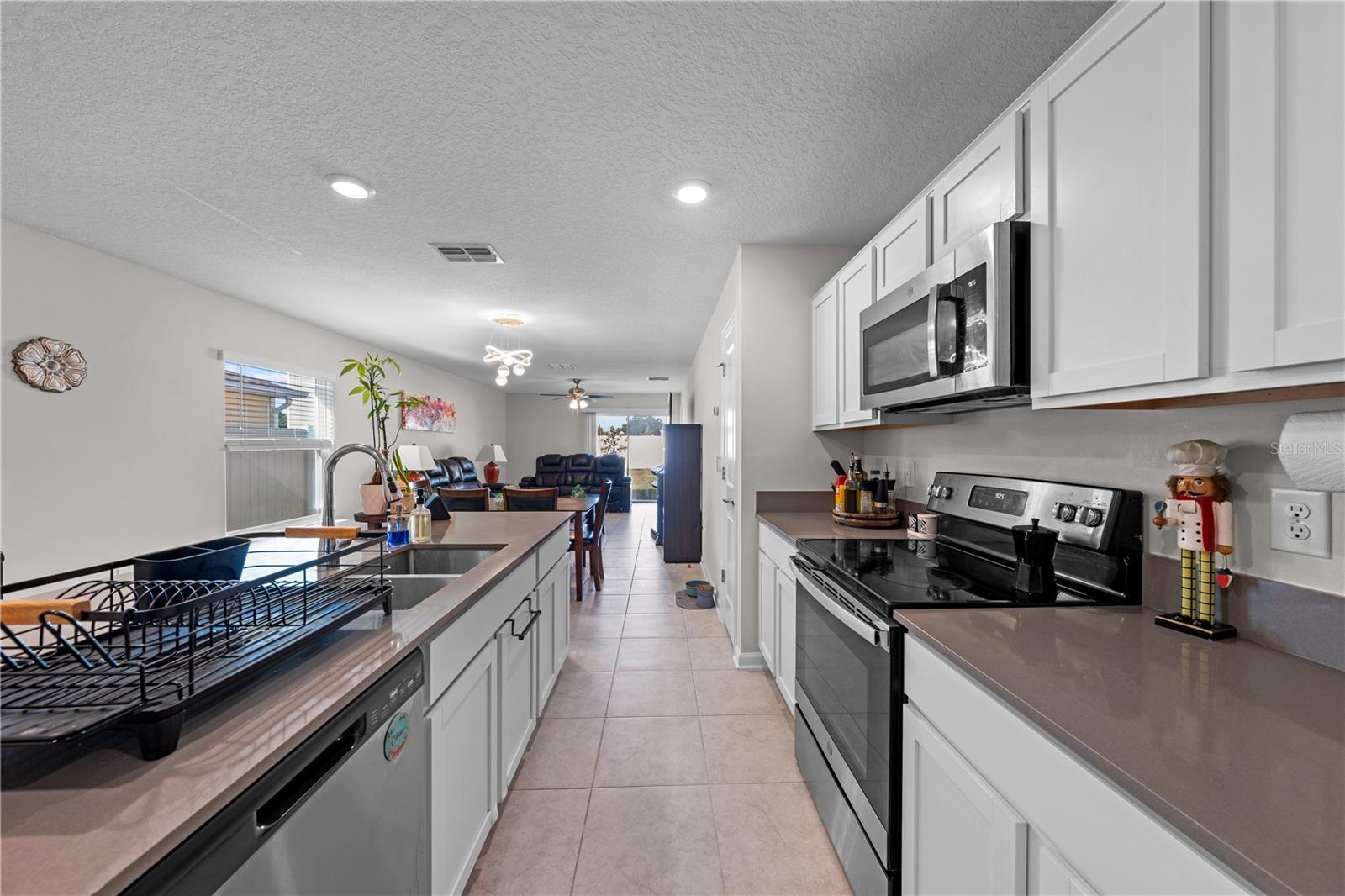 Listing photo id 13 for 1988 Traverse Way