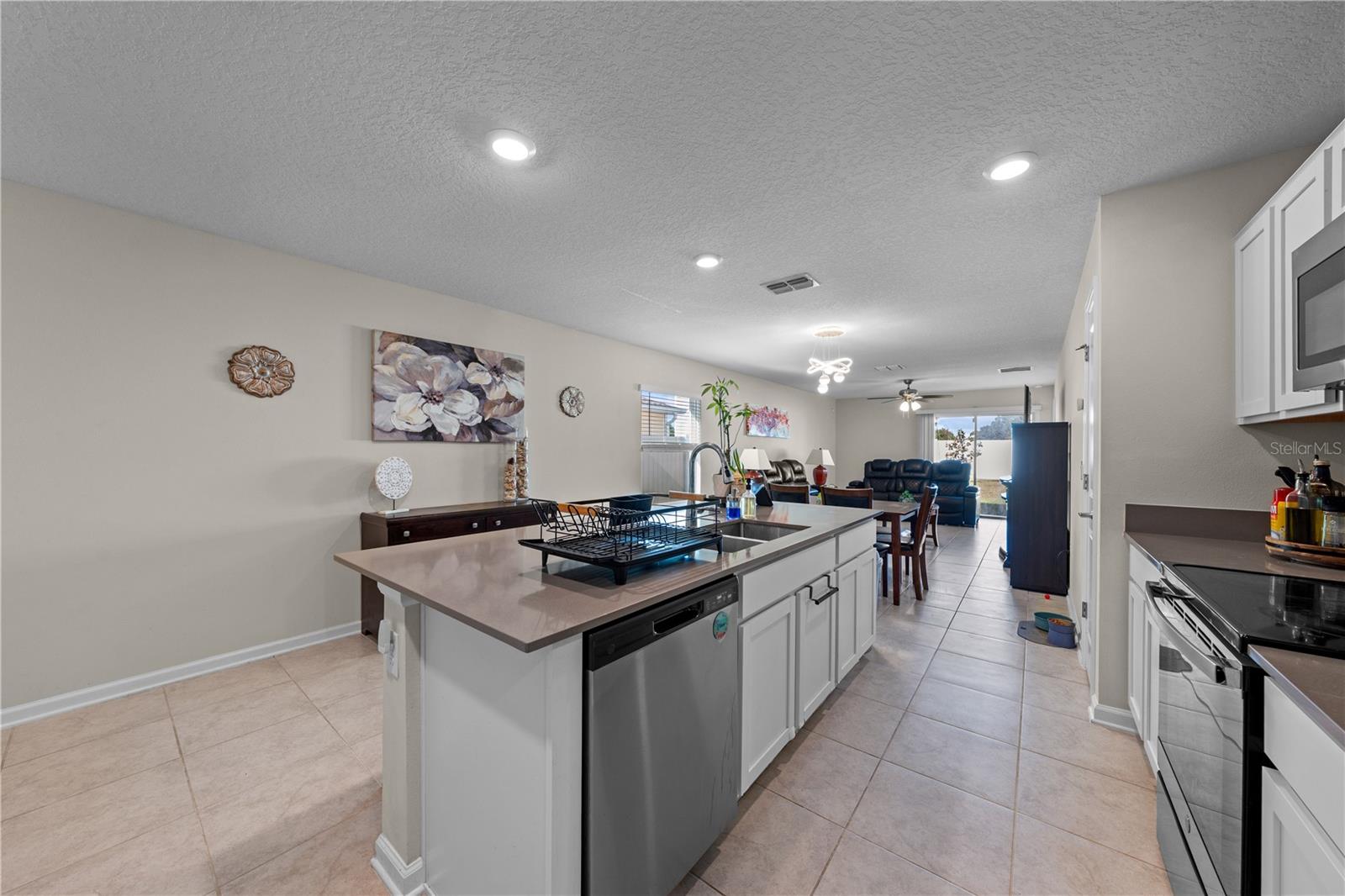 Listing photo id 15 for 1988 Traverse Way