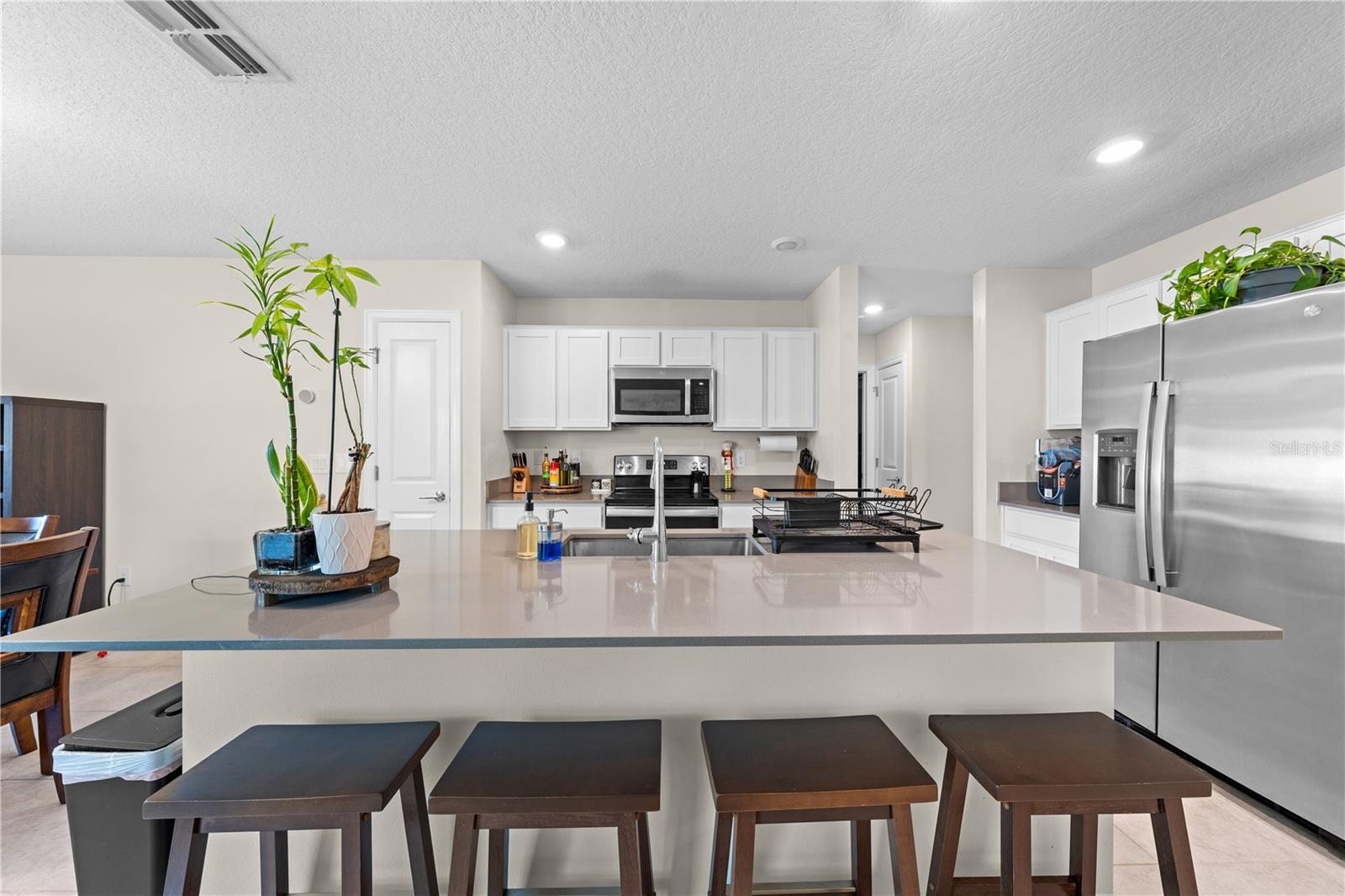 Listing photo id 16 for 1988 Traverse Way