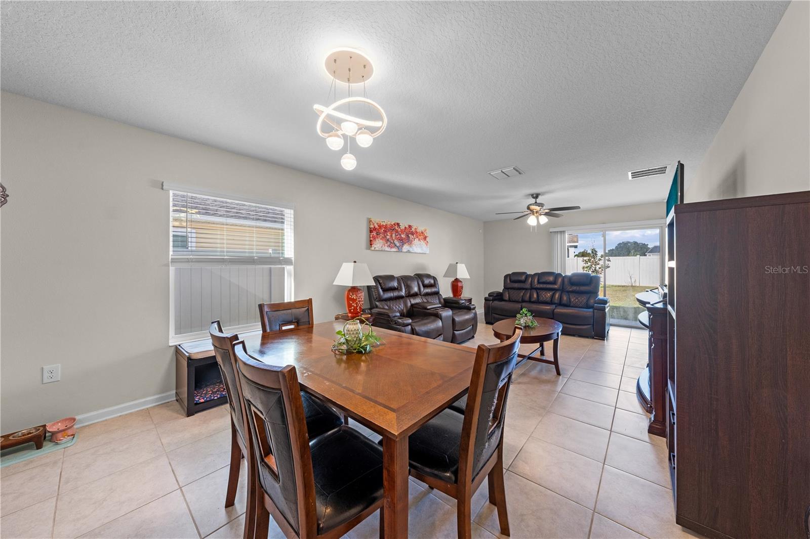 Listing photo id 18 for 1988 Traverse Way