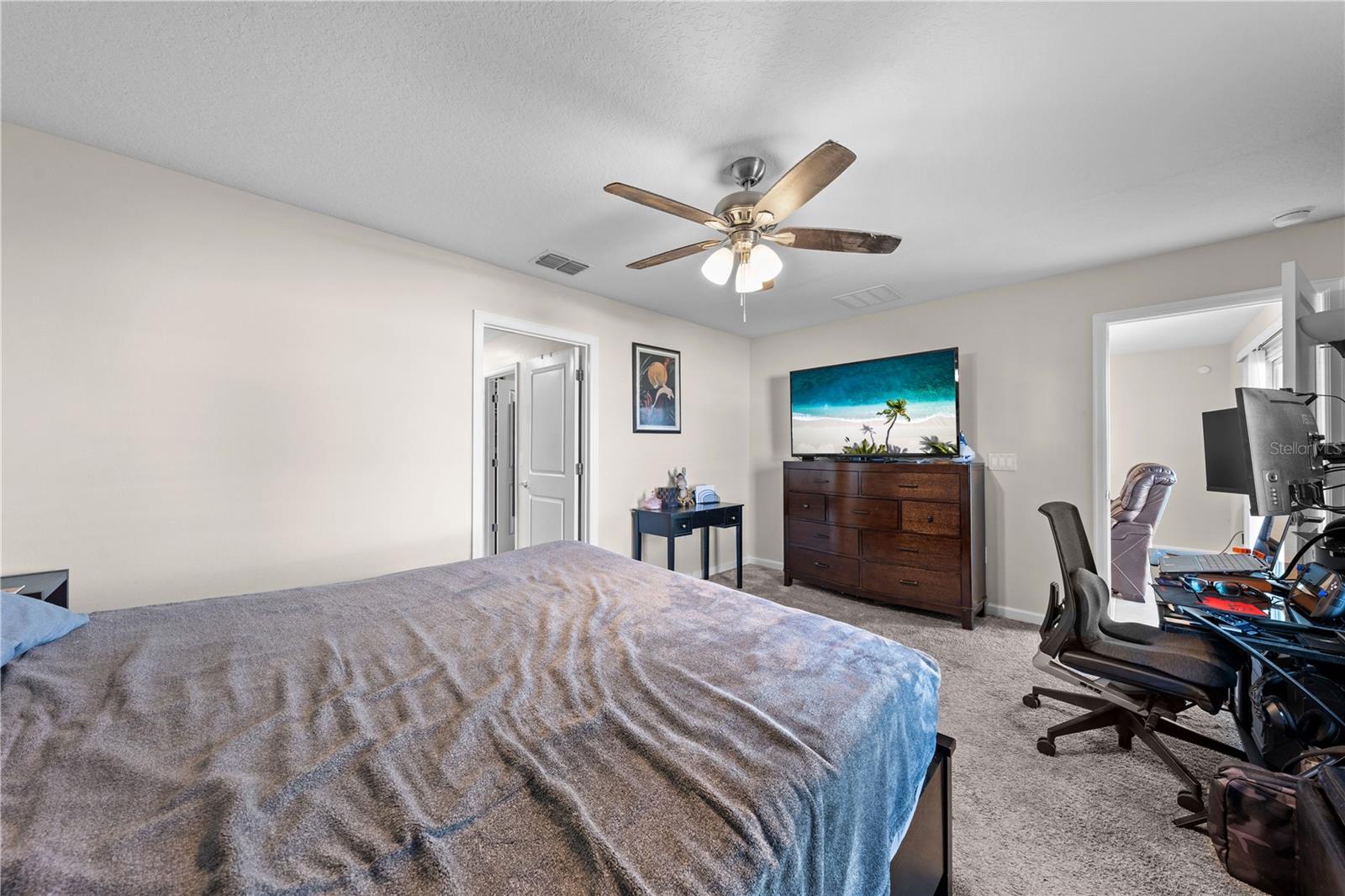 Listing photo id 21 for 1988 Traverse Way