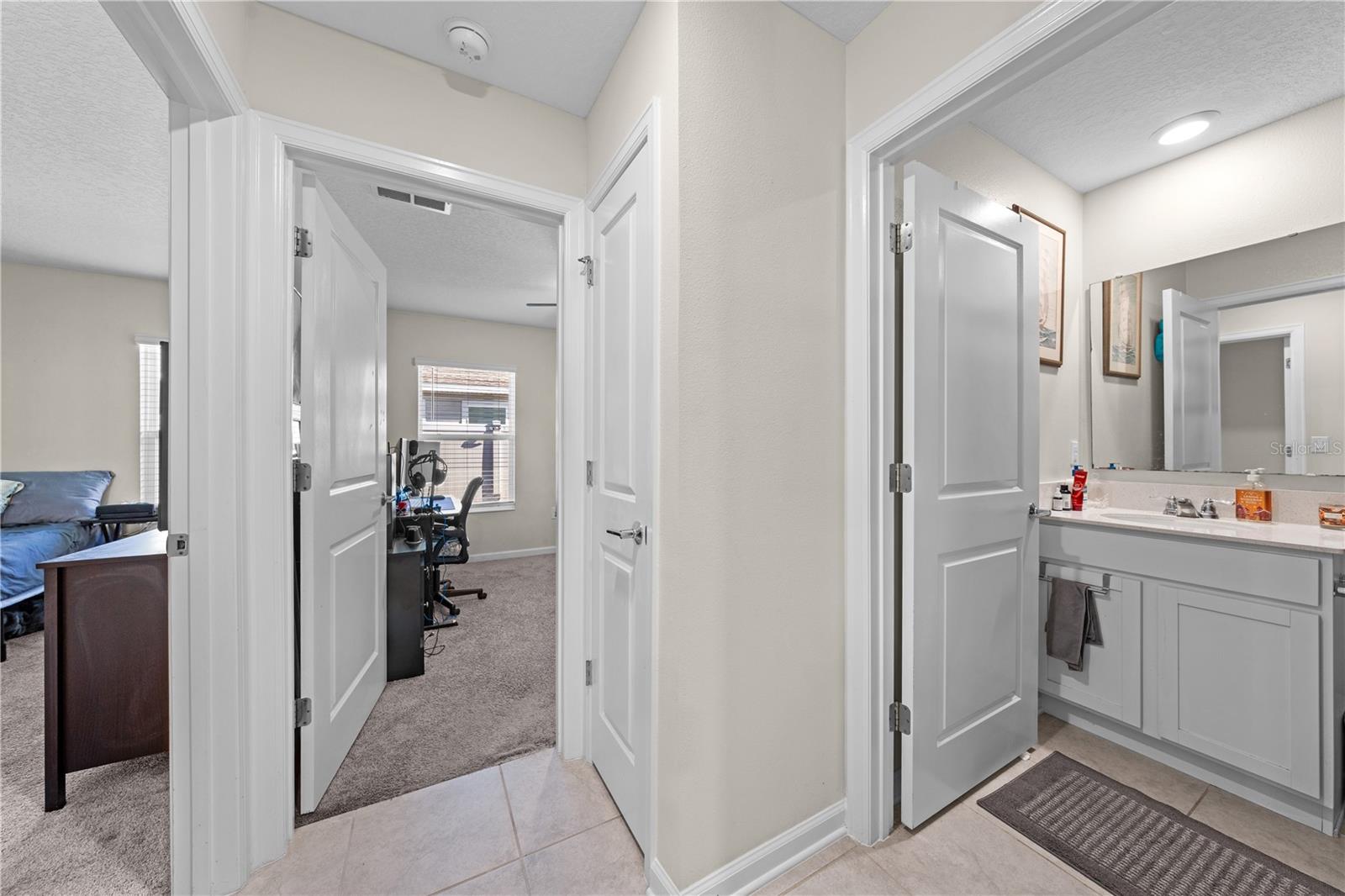 Listing photo id 25 for 1988 Traverse Way