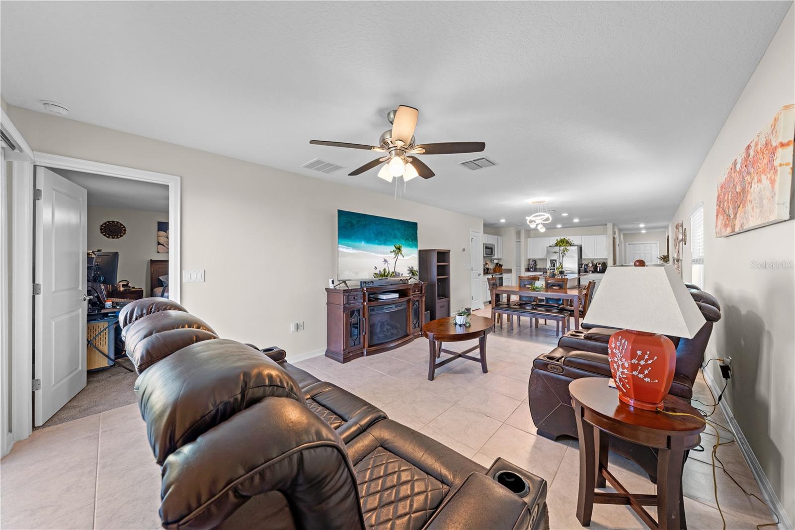 Listing photo id 6 for 1988 Traverse Way