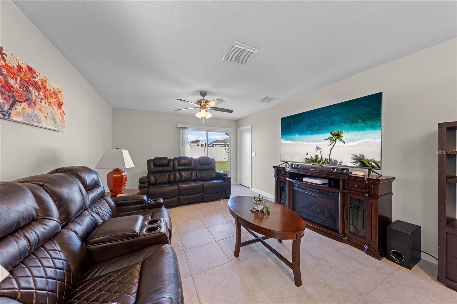 Listing photo id 7 for 1988 Traverse Way