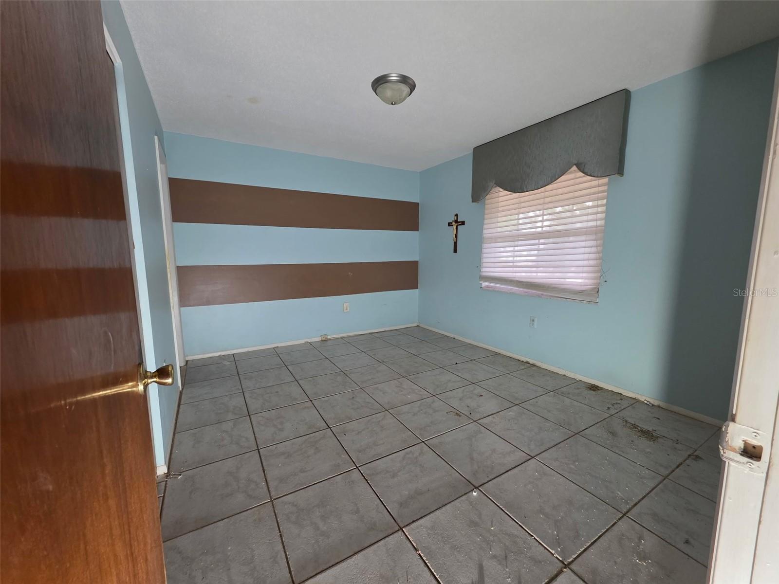 Image 5 of 9 For 1434 Lake Drive