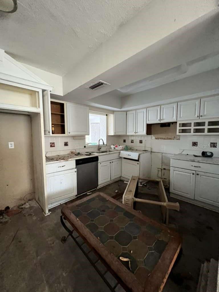 Image 20 of 42 For 749 Siesta Drive