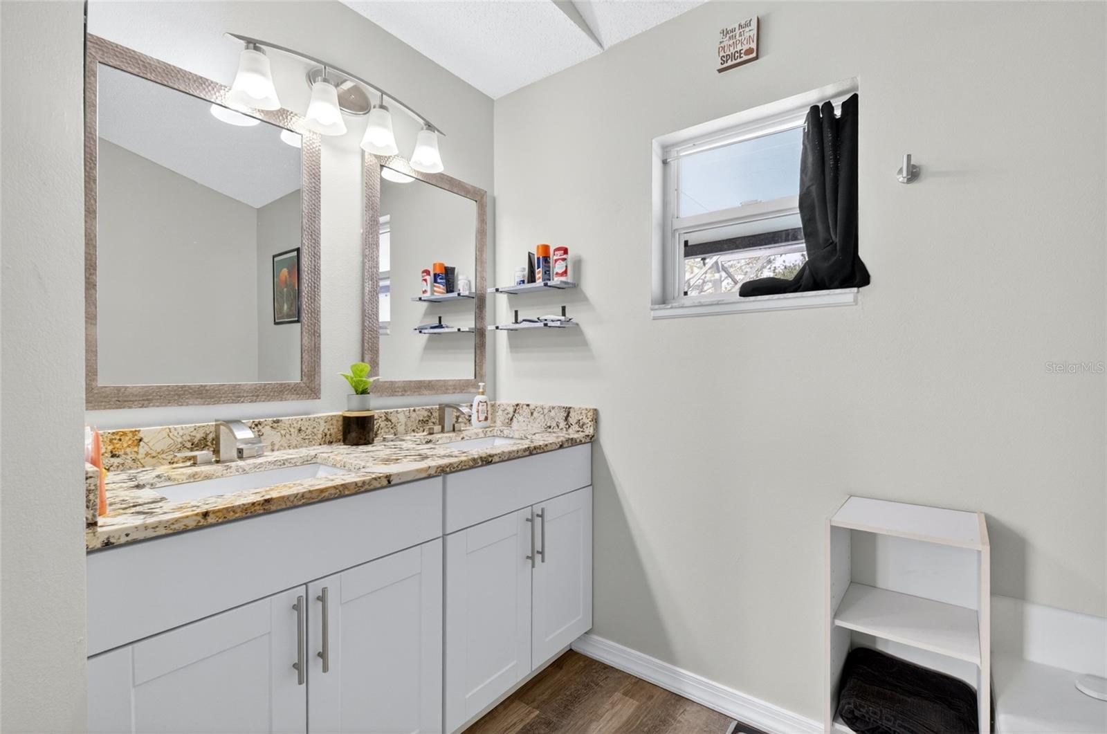 Image 20 of 49 For 718 Toulon Drive