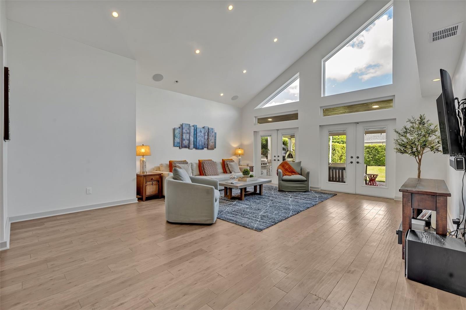 Image 22 of 58 For 1661 Woodland Avenue