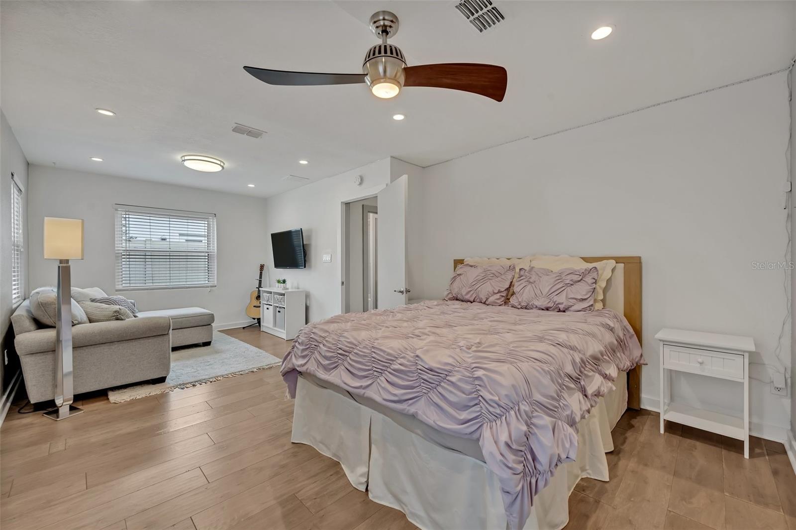 Image 29 of 58 For 1661 Woodland Avenue