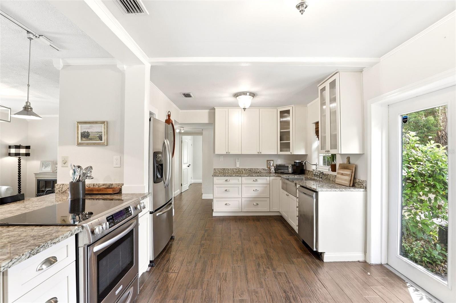 Image 12 of 33 For 2518 Weber Street