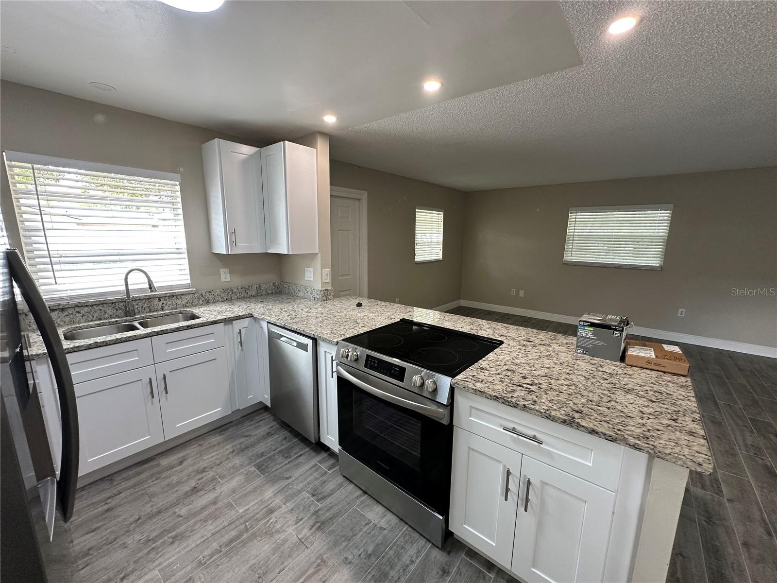 Image 5 of 24 For 643 David Street