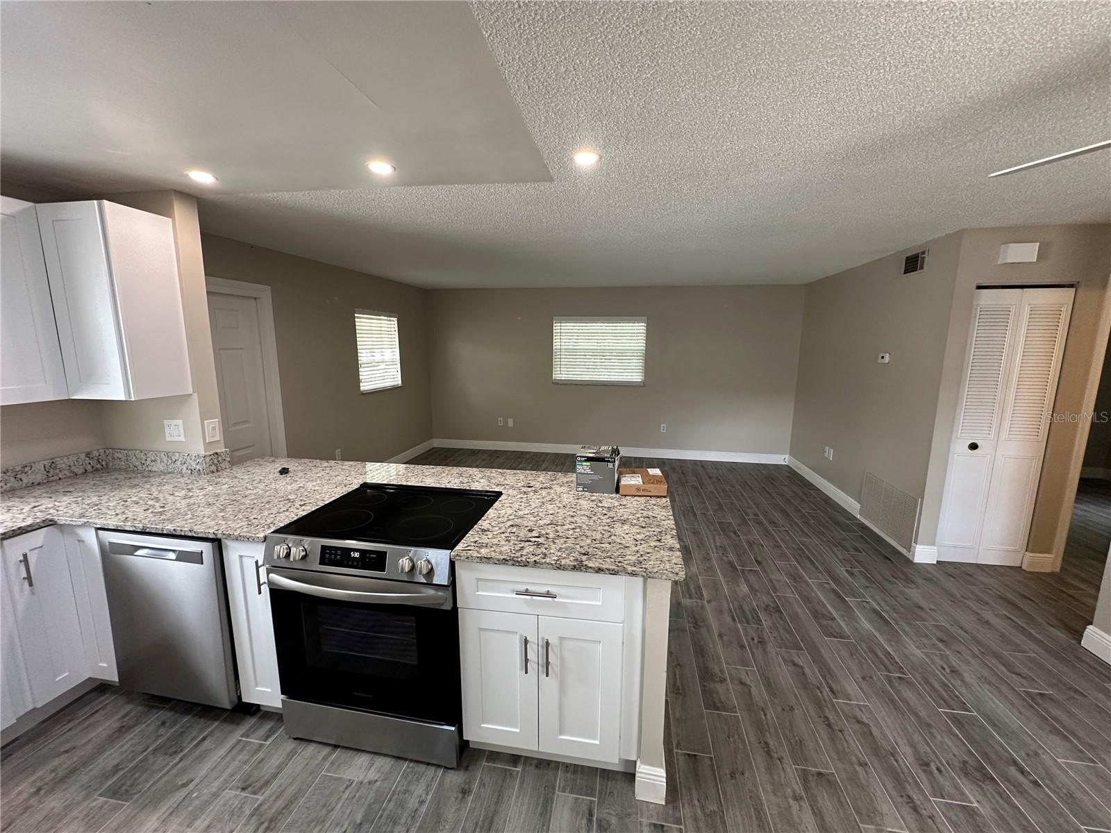 Image 7 of 24 For 643 David Street