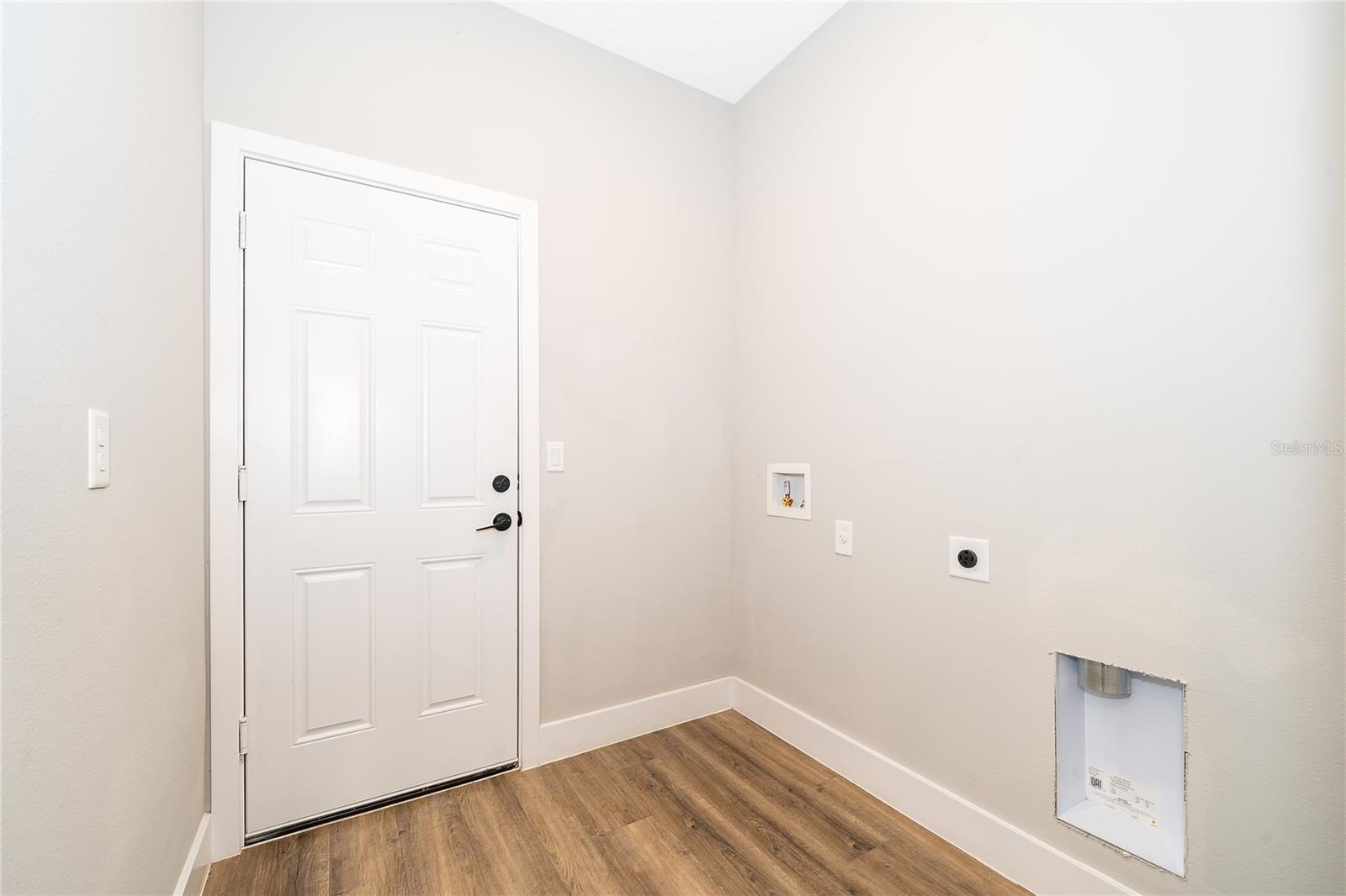 Image 28 of 31 For 1519 Indiana Street