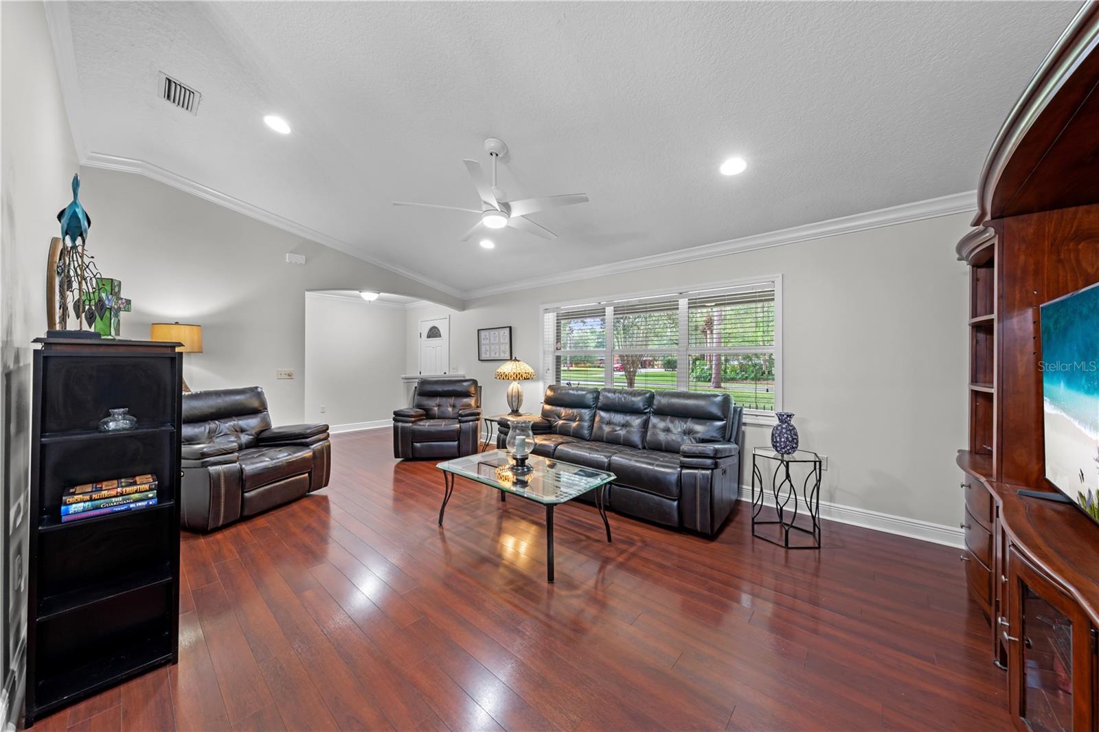 Image 11 of 84 For 2094 Camelot Boulevard