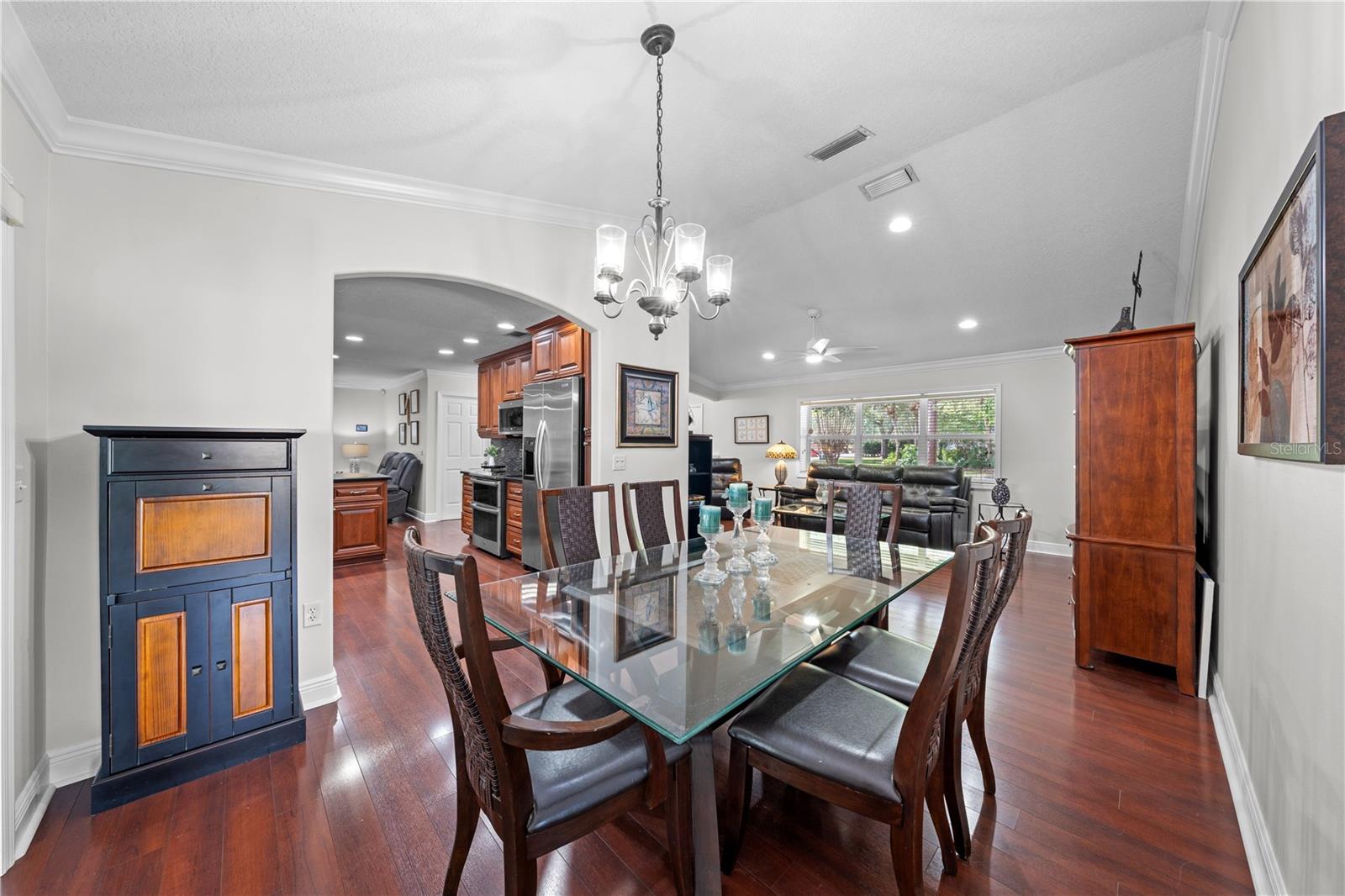 Image 15 of 84 For 2094 Camelot Boulevard