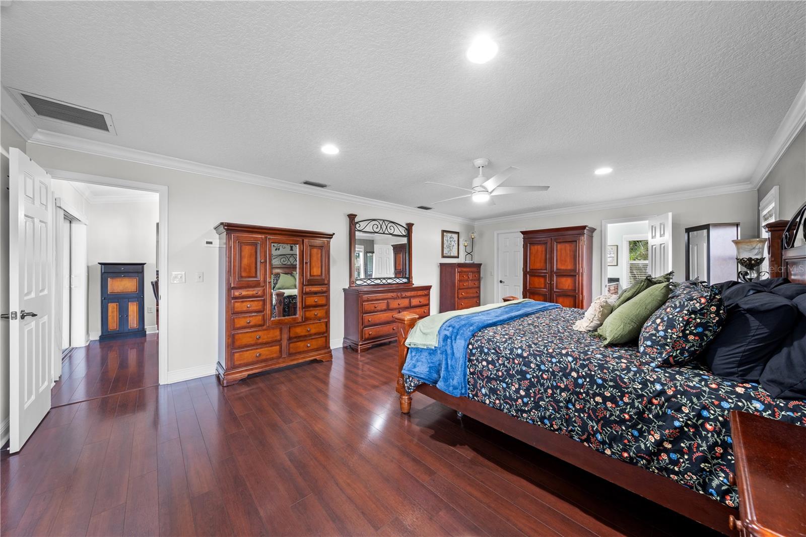 Image 18 of 84 For 2094 Camelot Boulevard