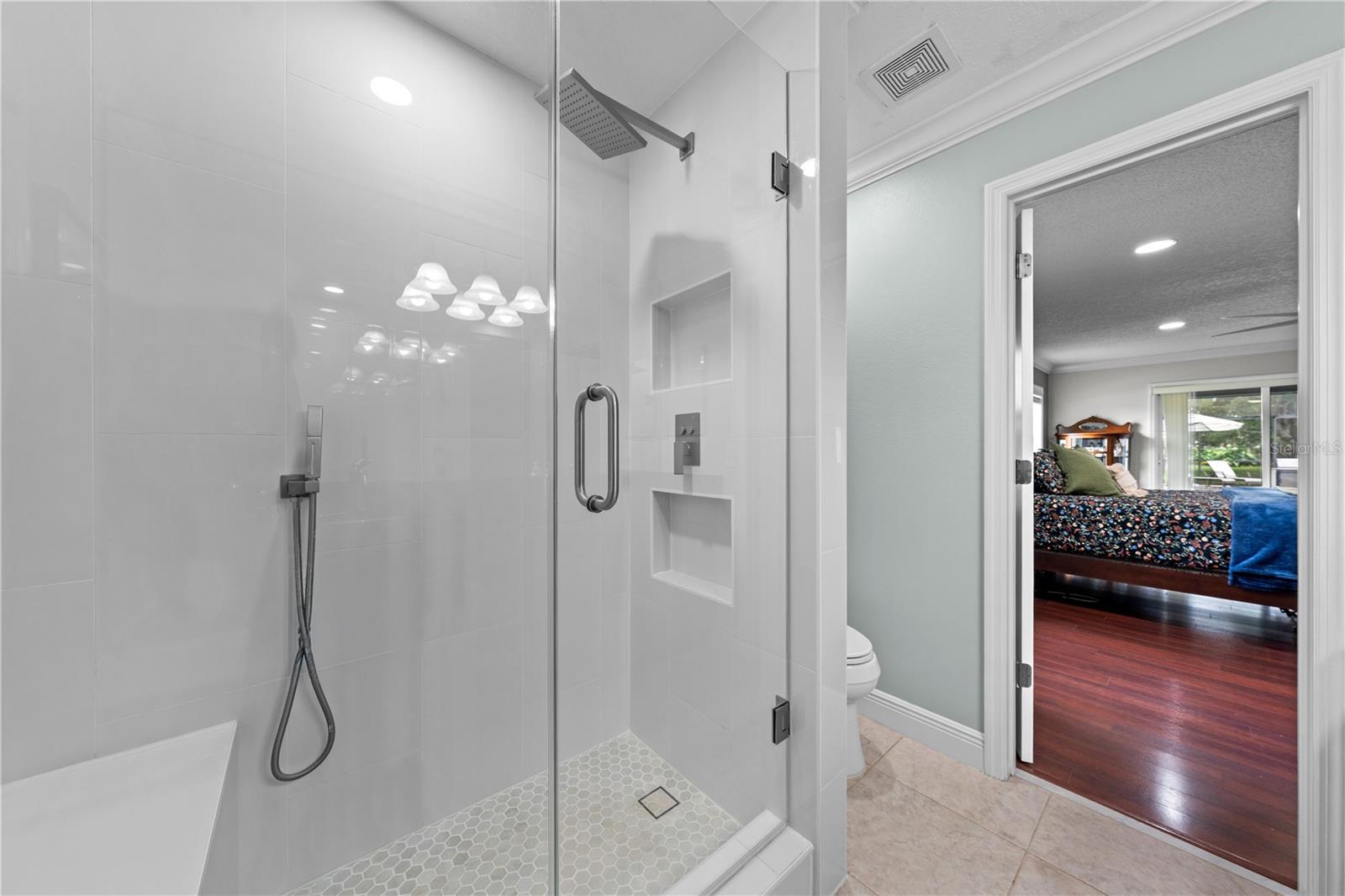 Image 20 of 84 For 2094 Camelot Boulevard