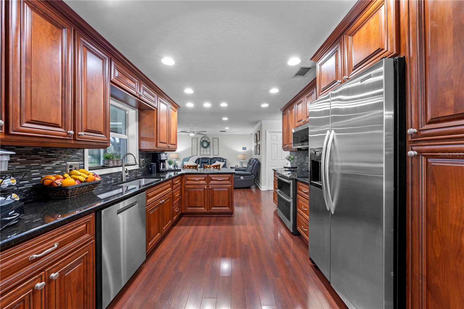 Image 21 of 84 For 2094 Camelot Boulevard