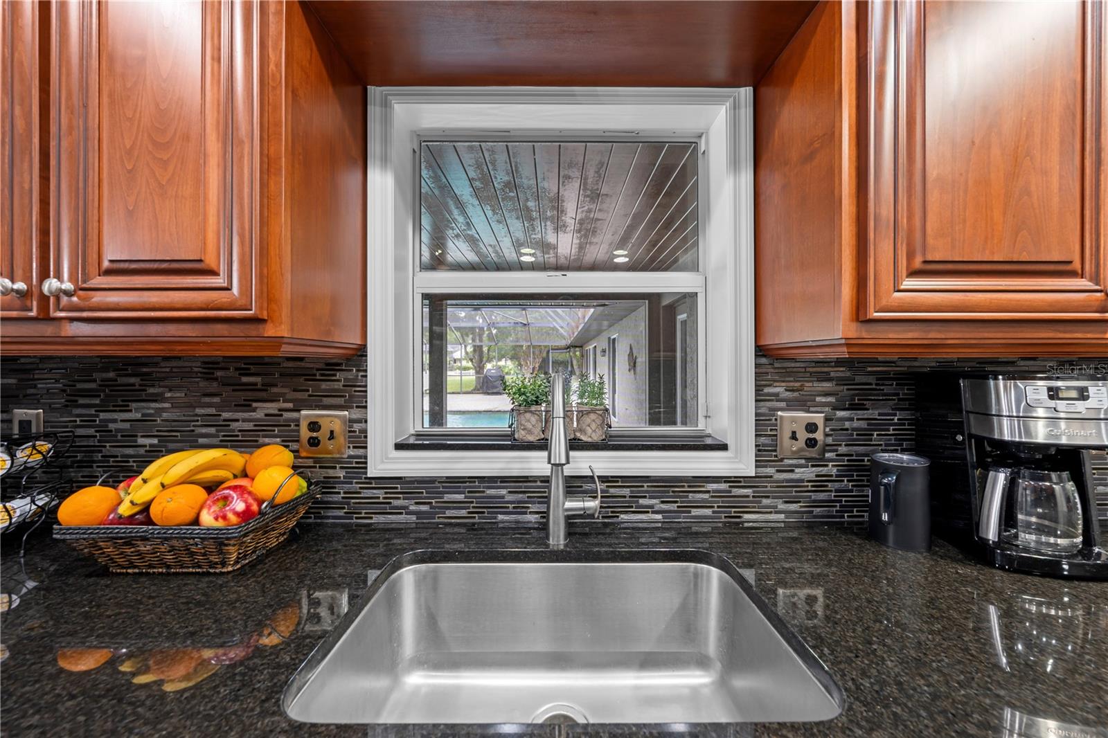 Image 24 of 84 For 2094 Camelot Boulevard